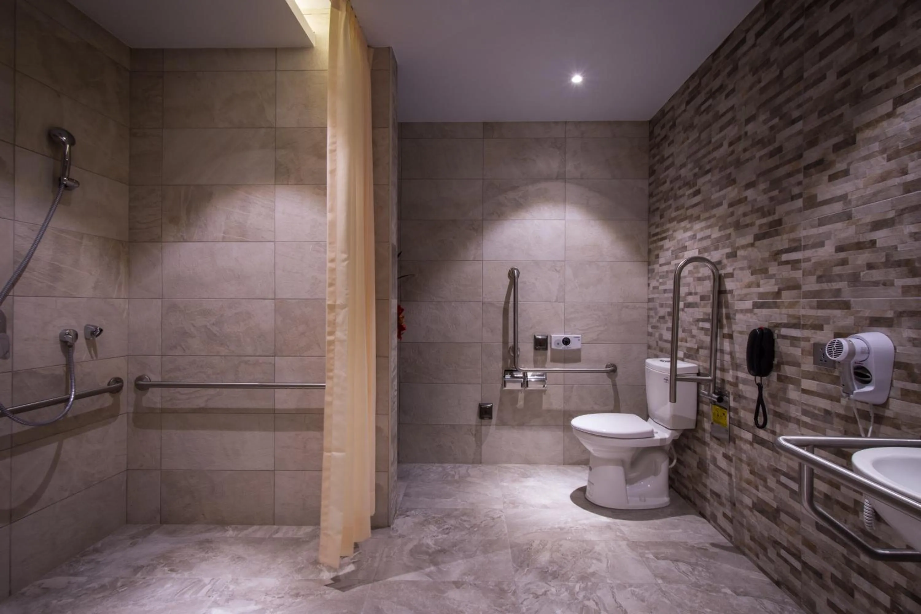 Business facilities in U-Her Hotel