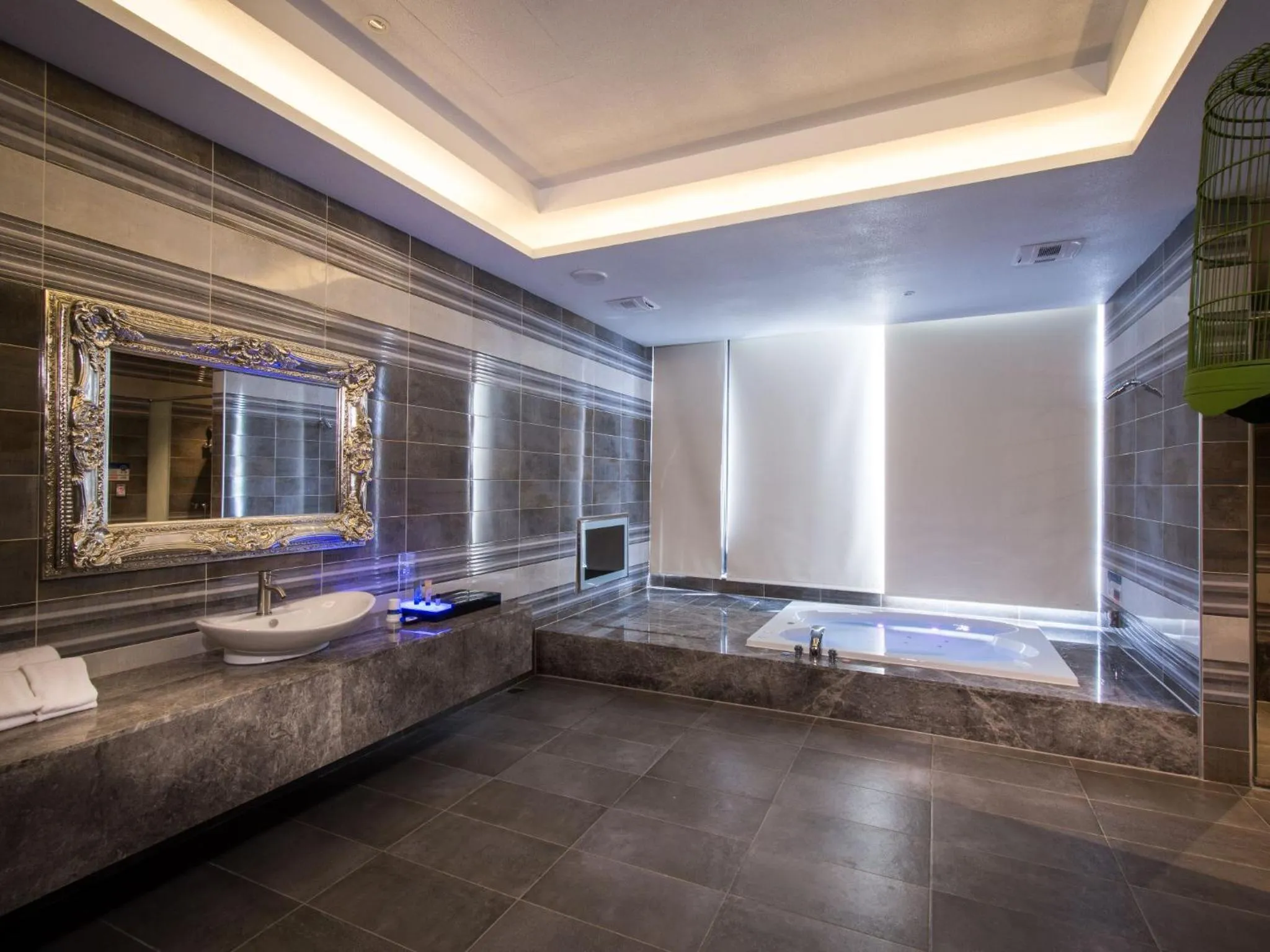 Photo of the whole room in U-Her Hotel