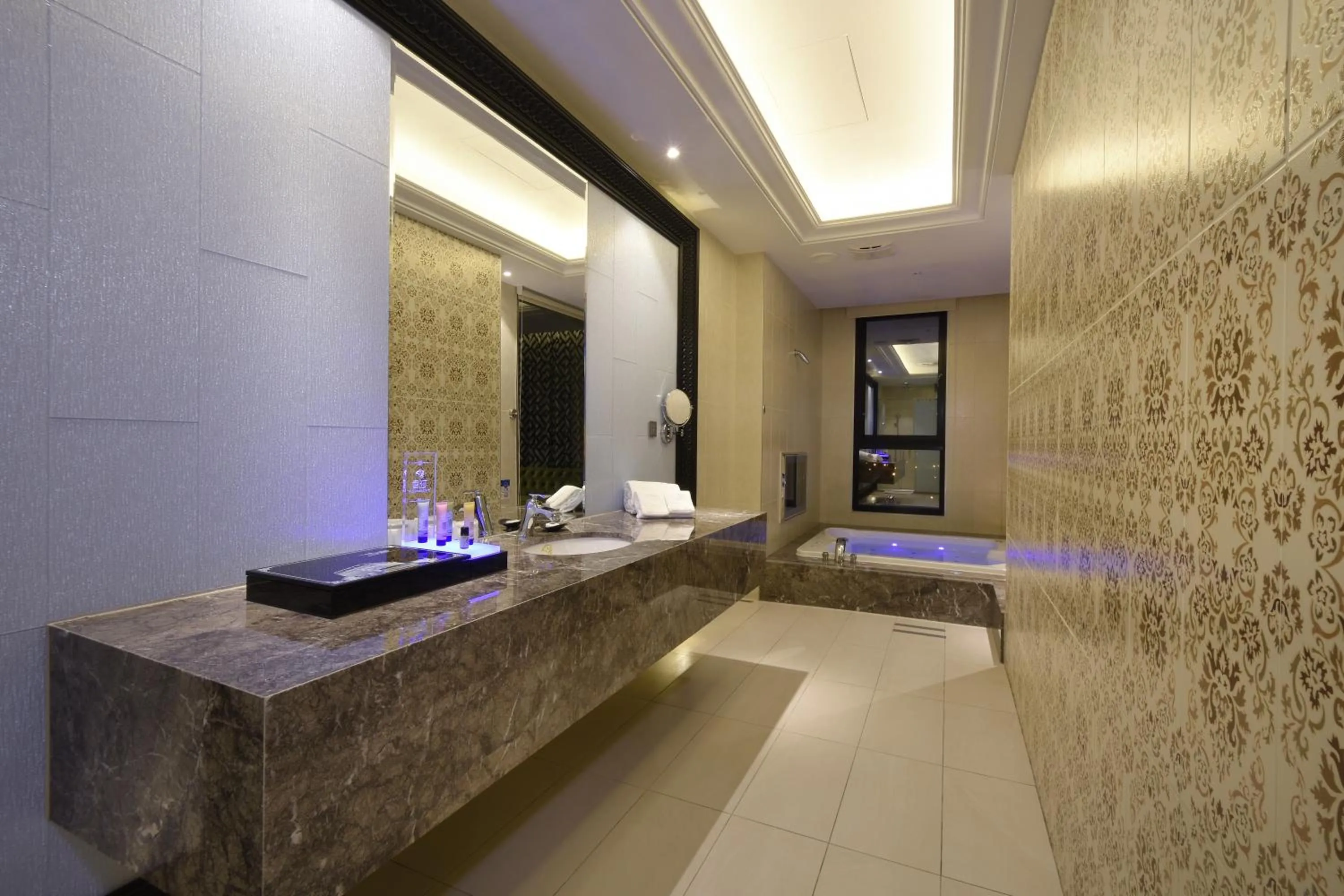 Shower in U-Her Hotel