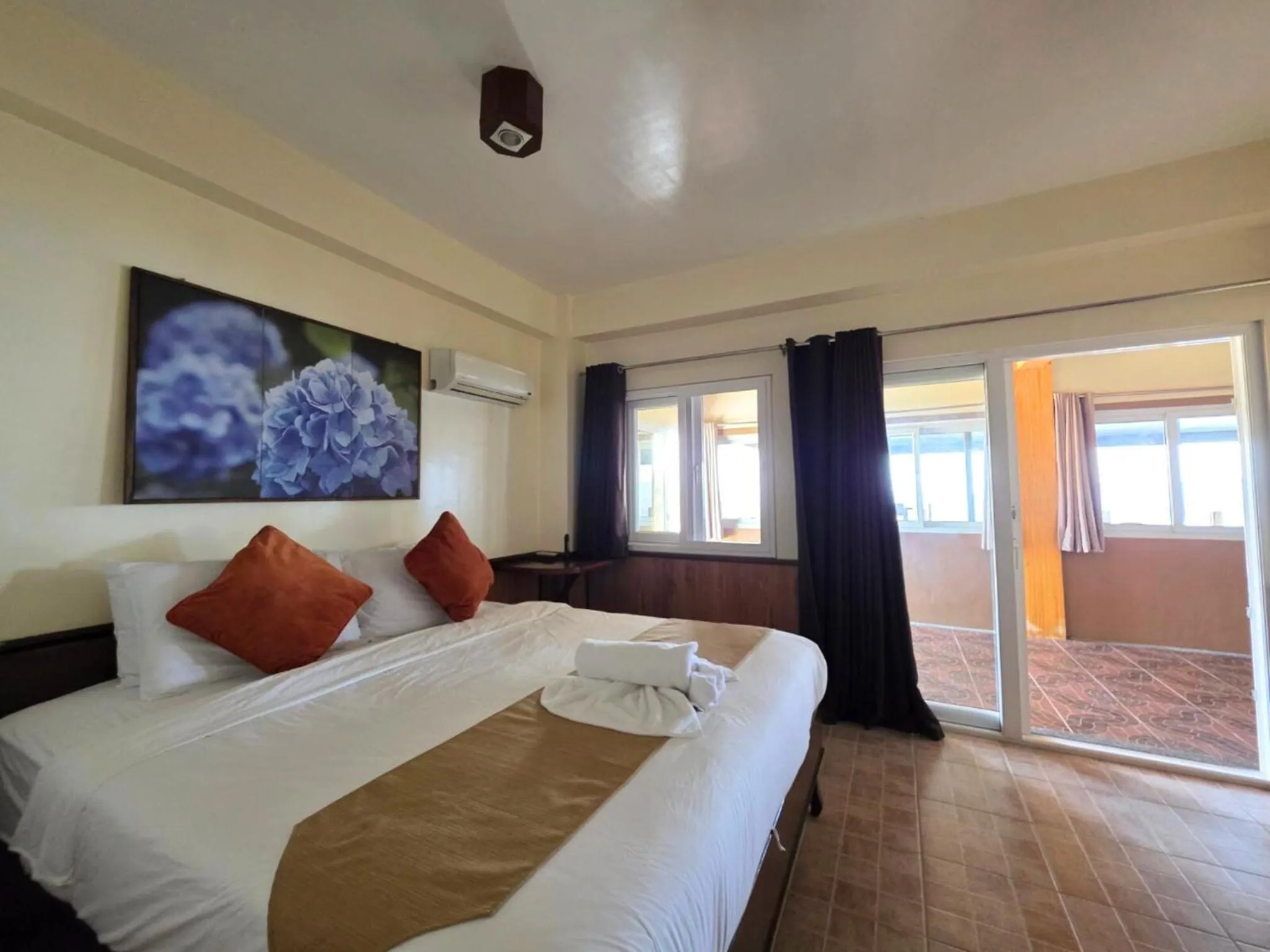 Photo of the whole room, Bed in Verde View Villas