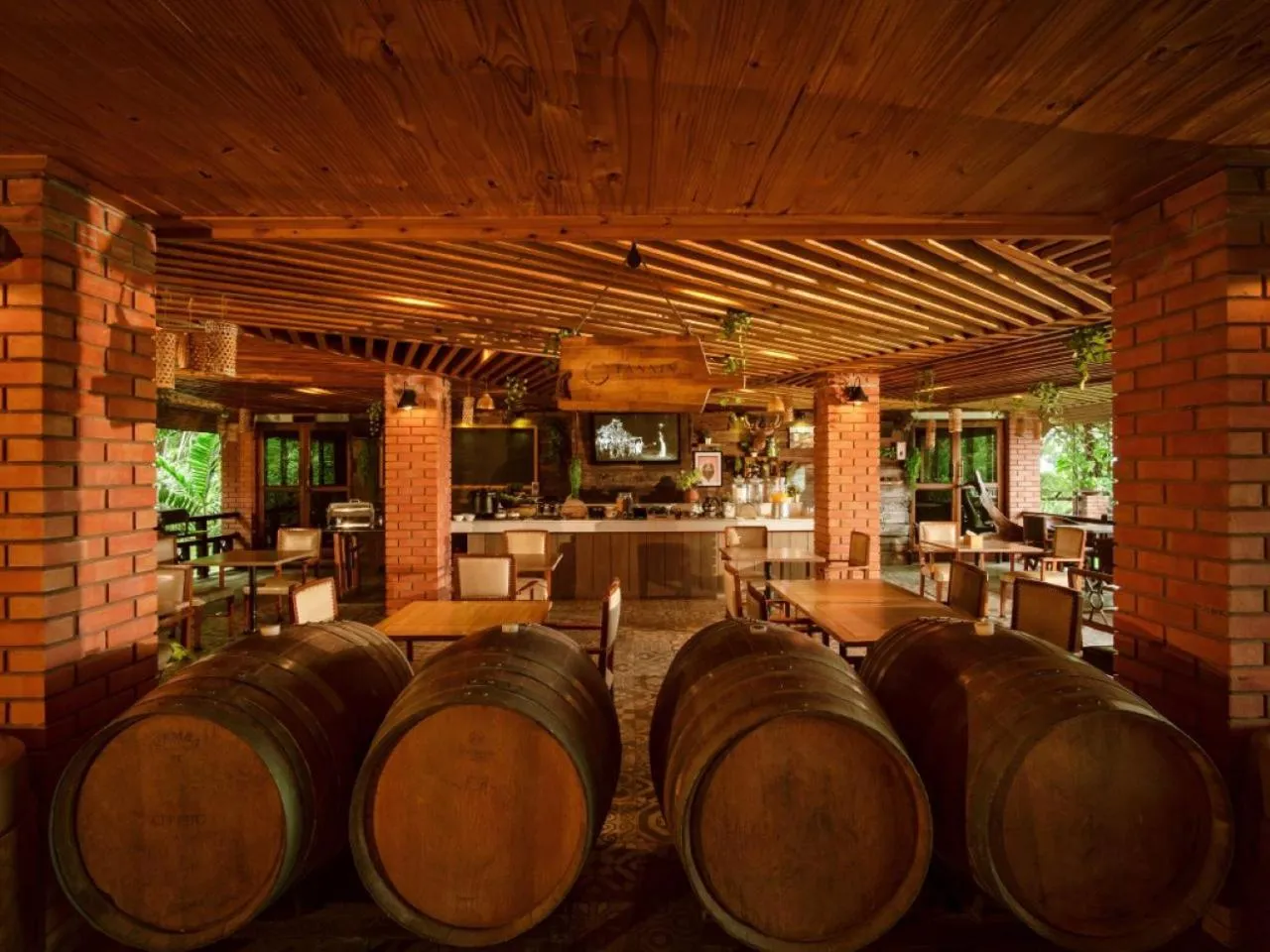Restaurant/places to eat in Issara Boutique Winery Hotel