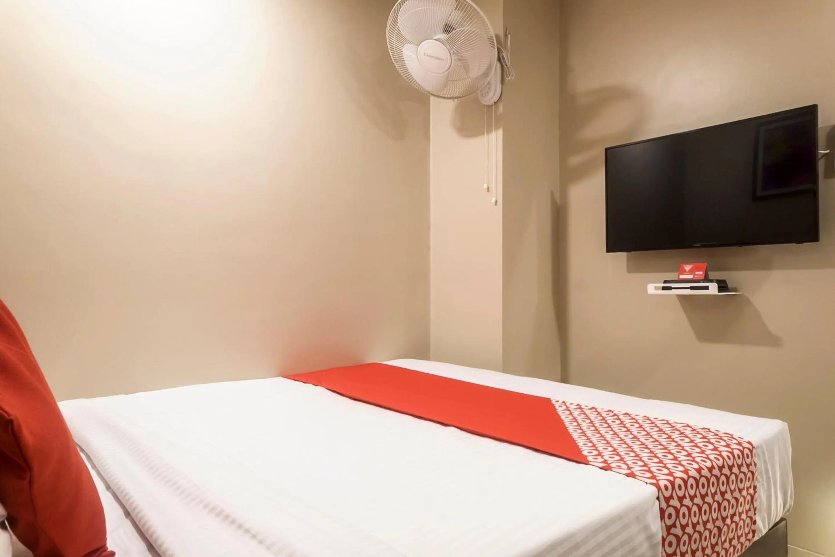 Bedroom in Hotel O Grand Pune