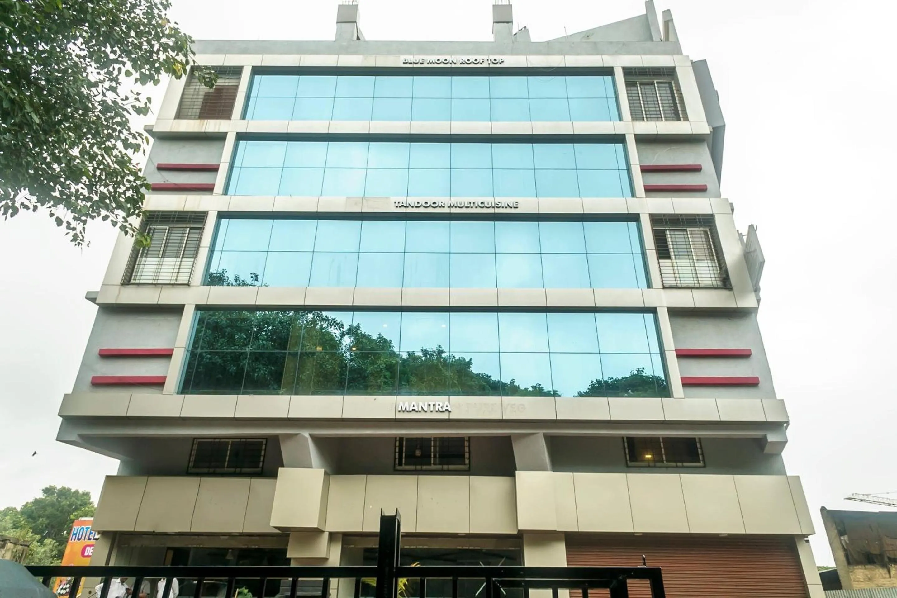 Facade/entrance in Hotel O Grand Pune