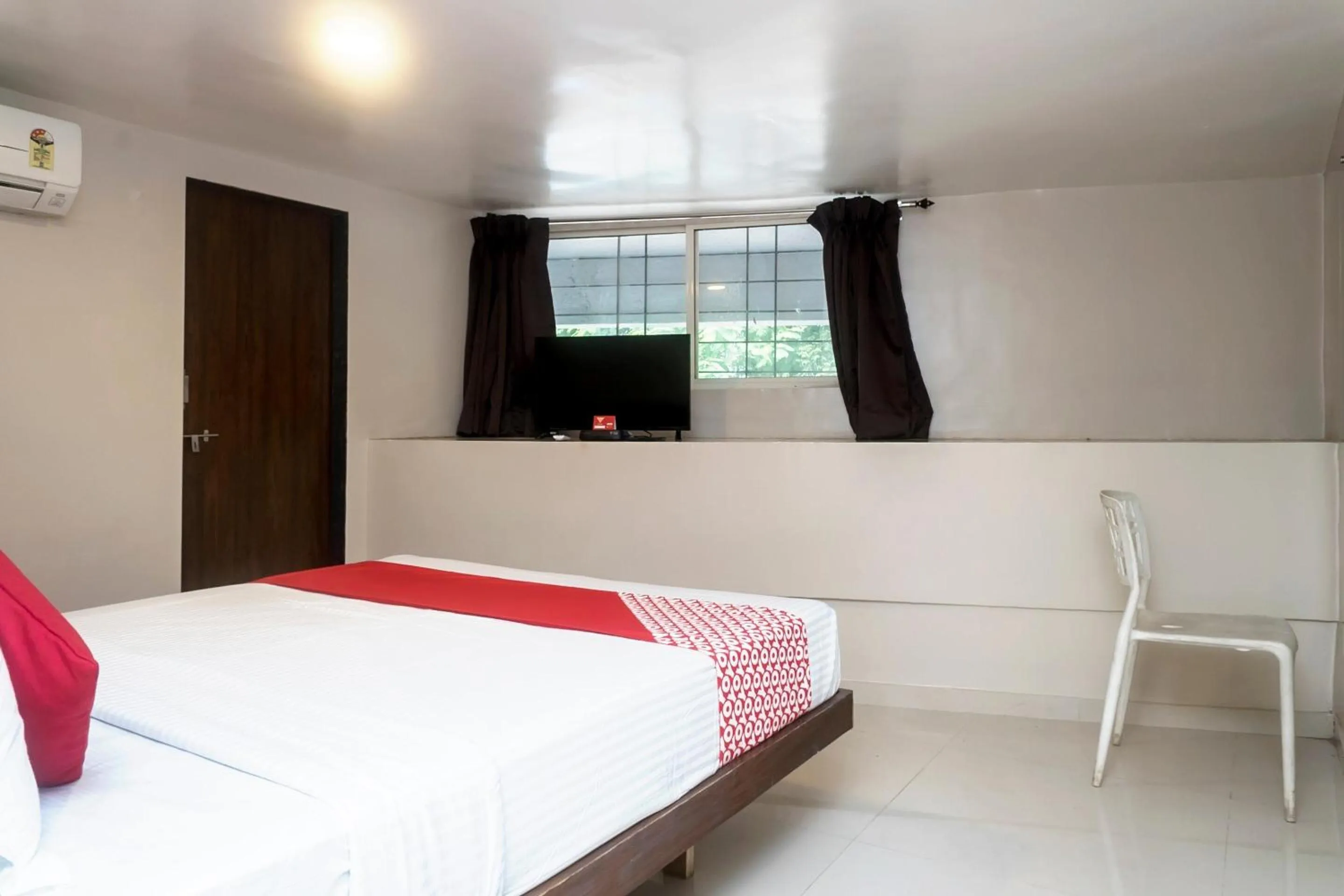 Bedroom in Hotel O Grand Pune