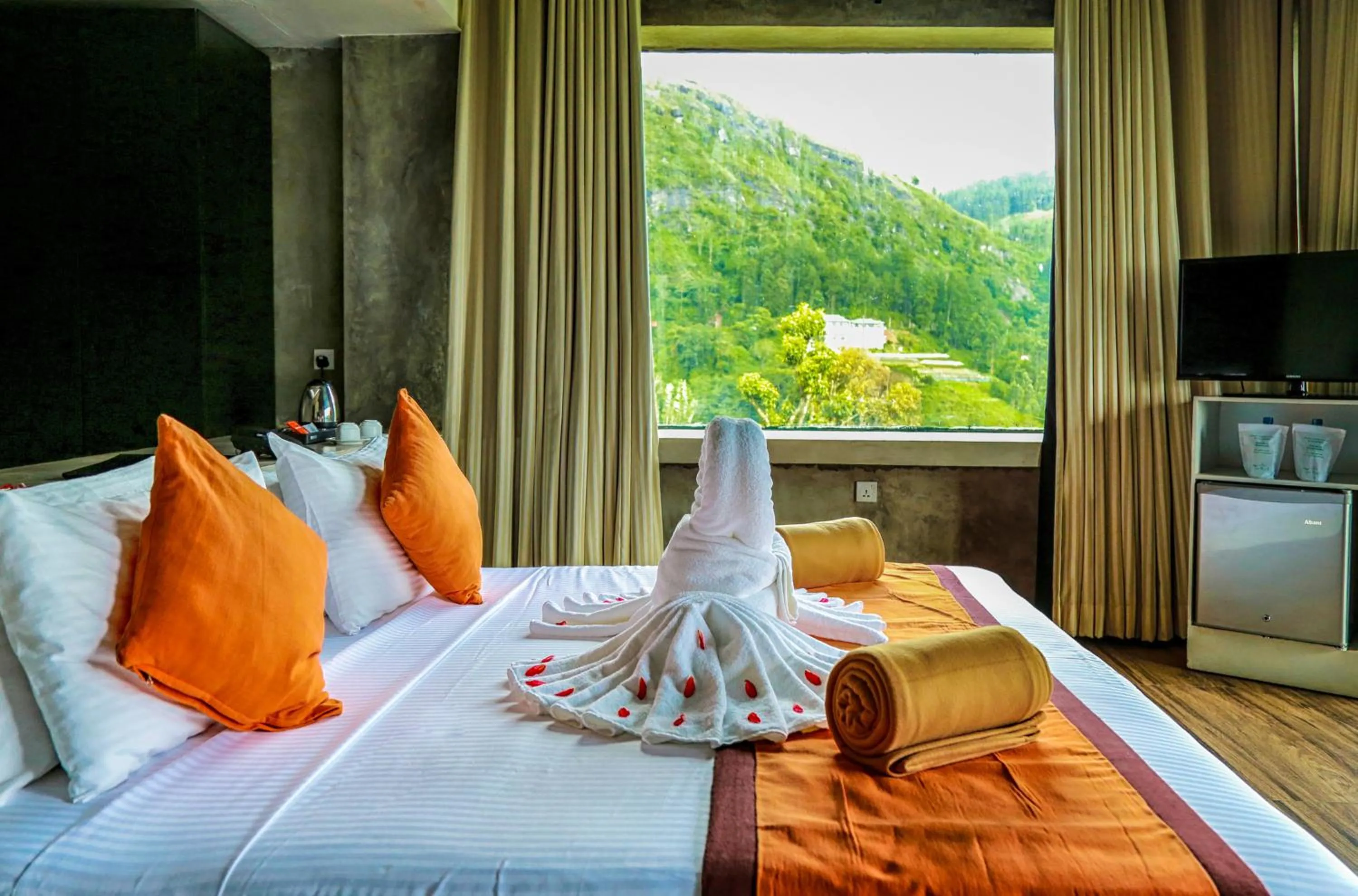 Bed in Oak Ray Tea Bush