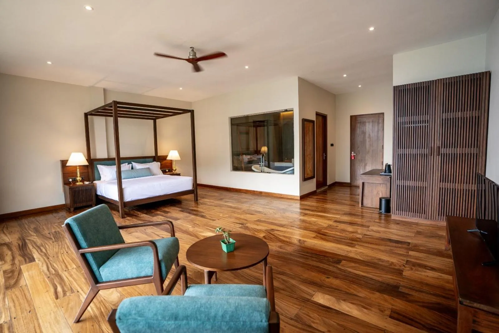 Bedroom, Bed in Oak Ray Tea Bush