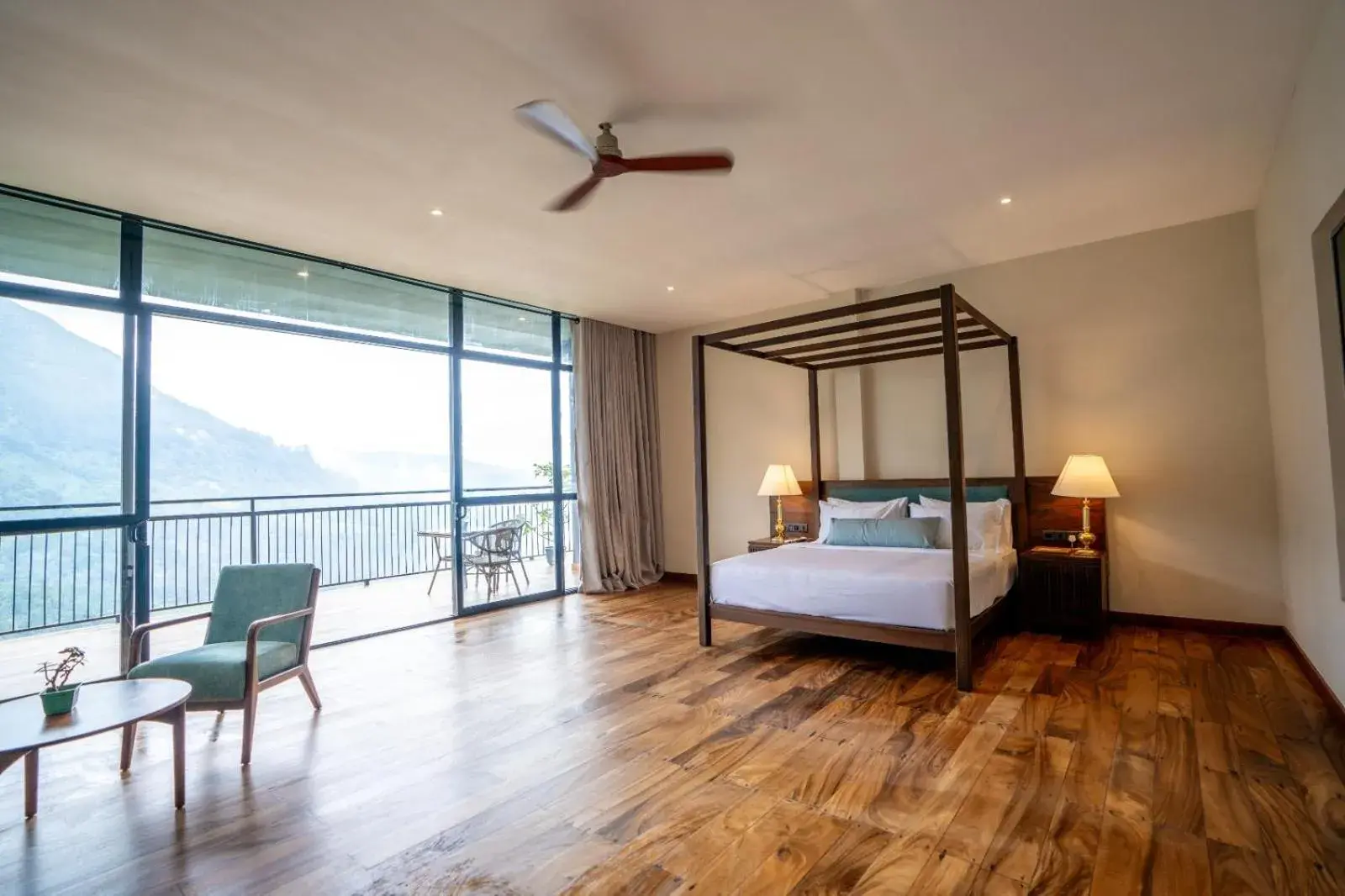 Deluxe Suite in Oak Ray Tea Bush Deluxe Suite in Oak Ray Tea Bush