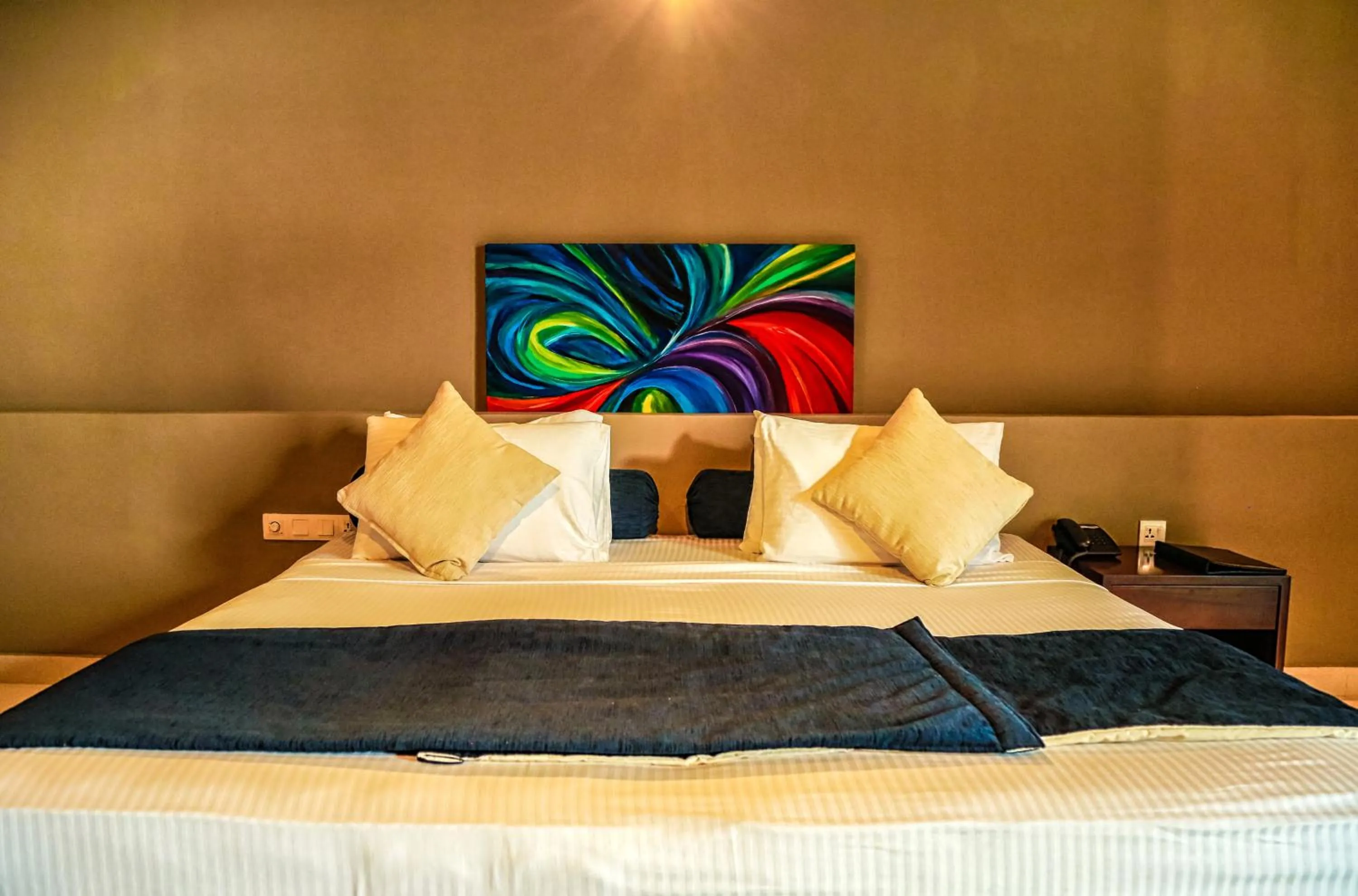 Bedroom, Bed in Oak Ray Tea Bush