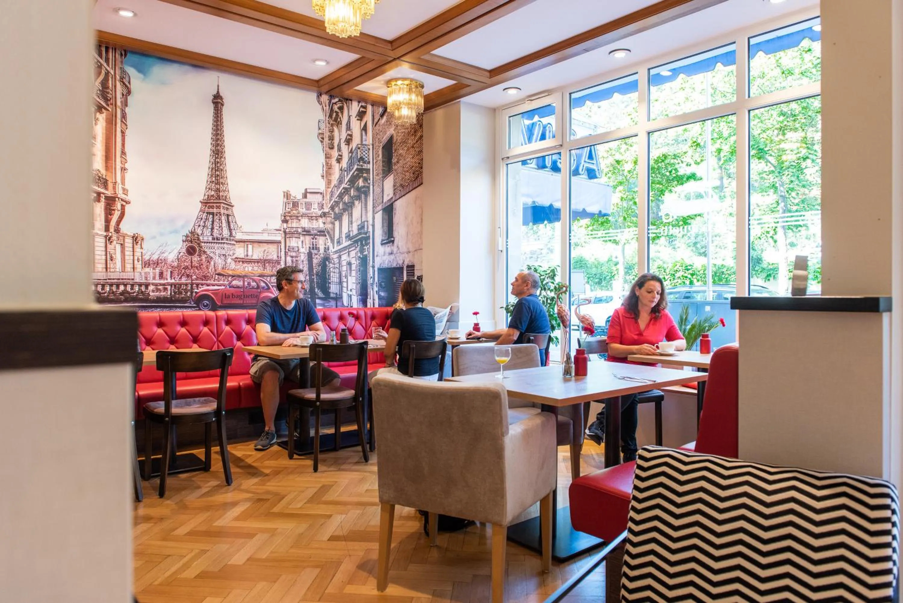 Restaurant/places to eat in Hotel Avisa