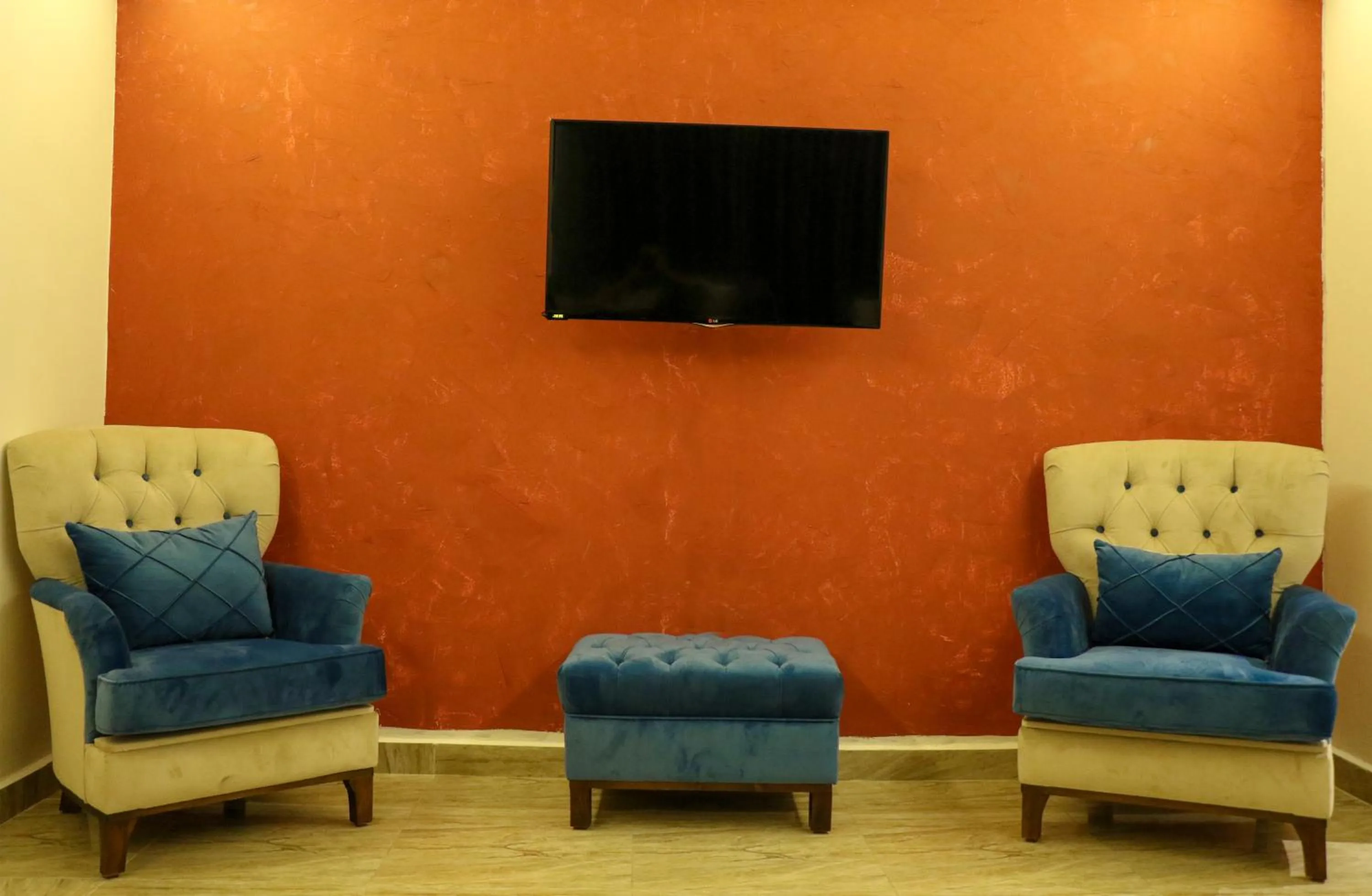 TV and multimedia in Grand Suites Hotel