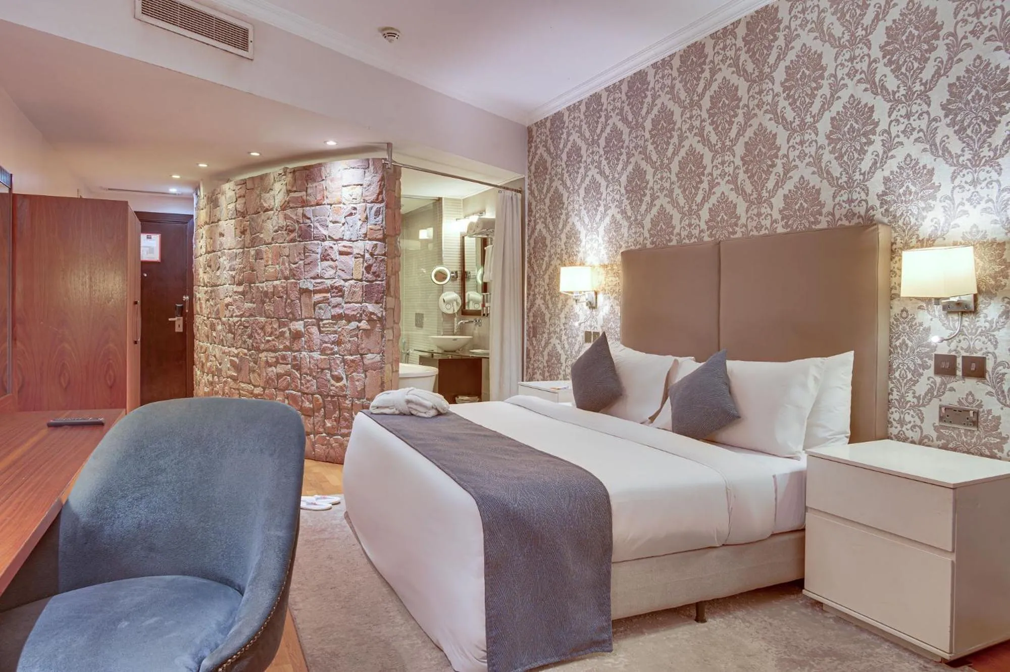 Bed in Leola Boutique Hotel Ikeja - Lagos