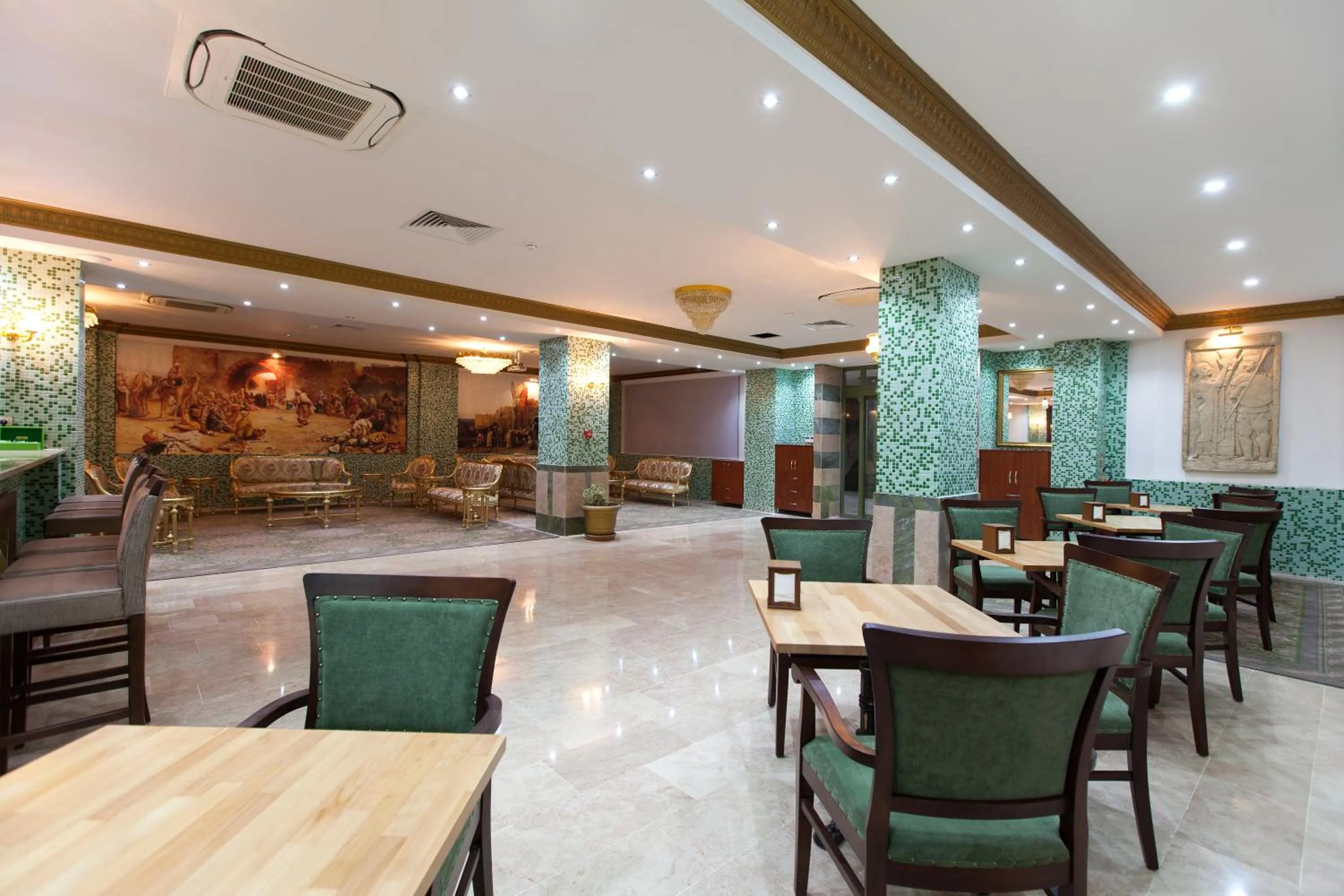 Restaurant/places to eat in Alrazi Hotel