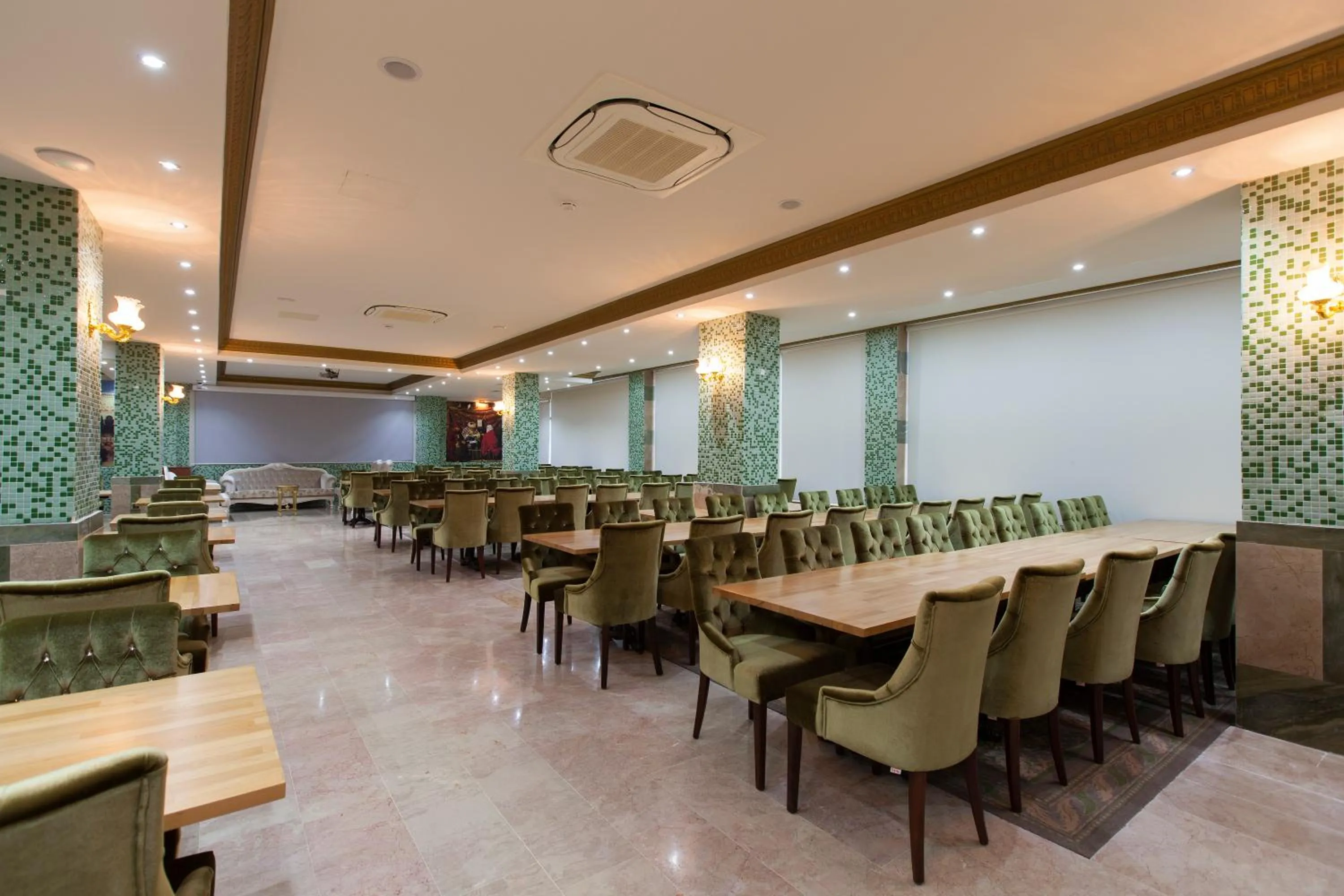 Lounge or bar in Alrazi Hotel