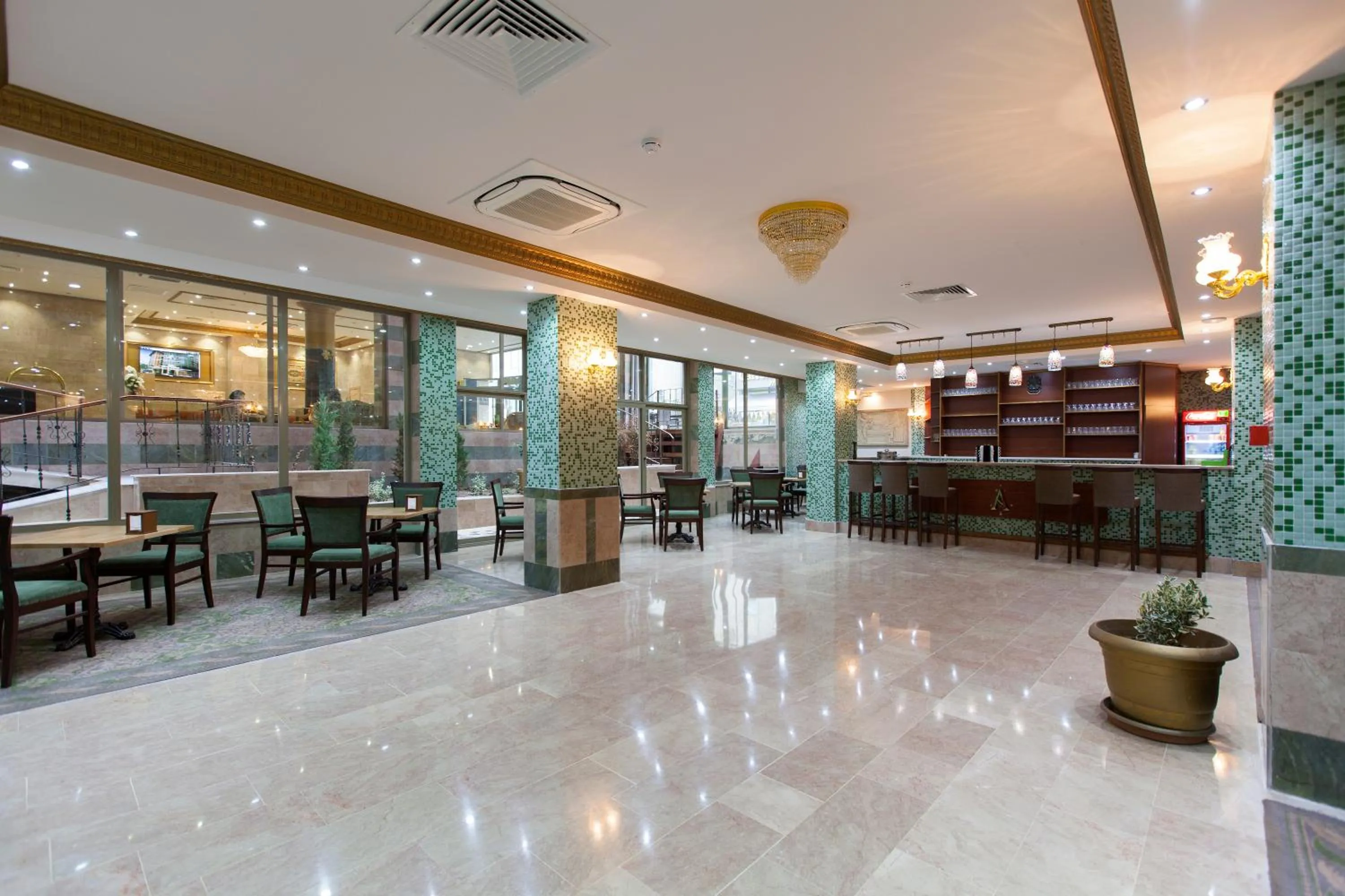 Restaurant/places to eat in Alrazi Hotel