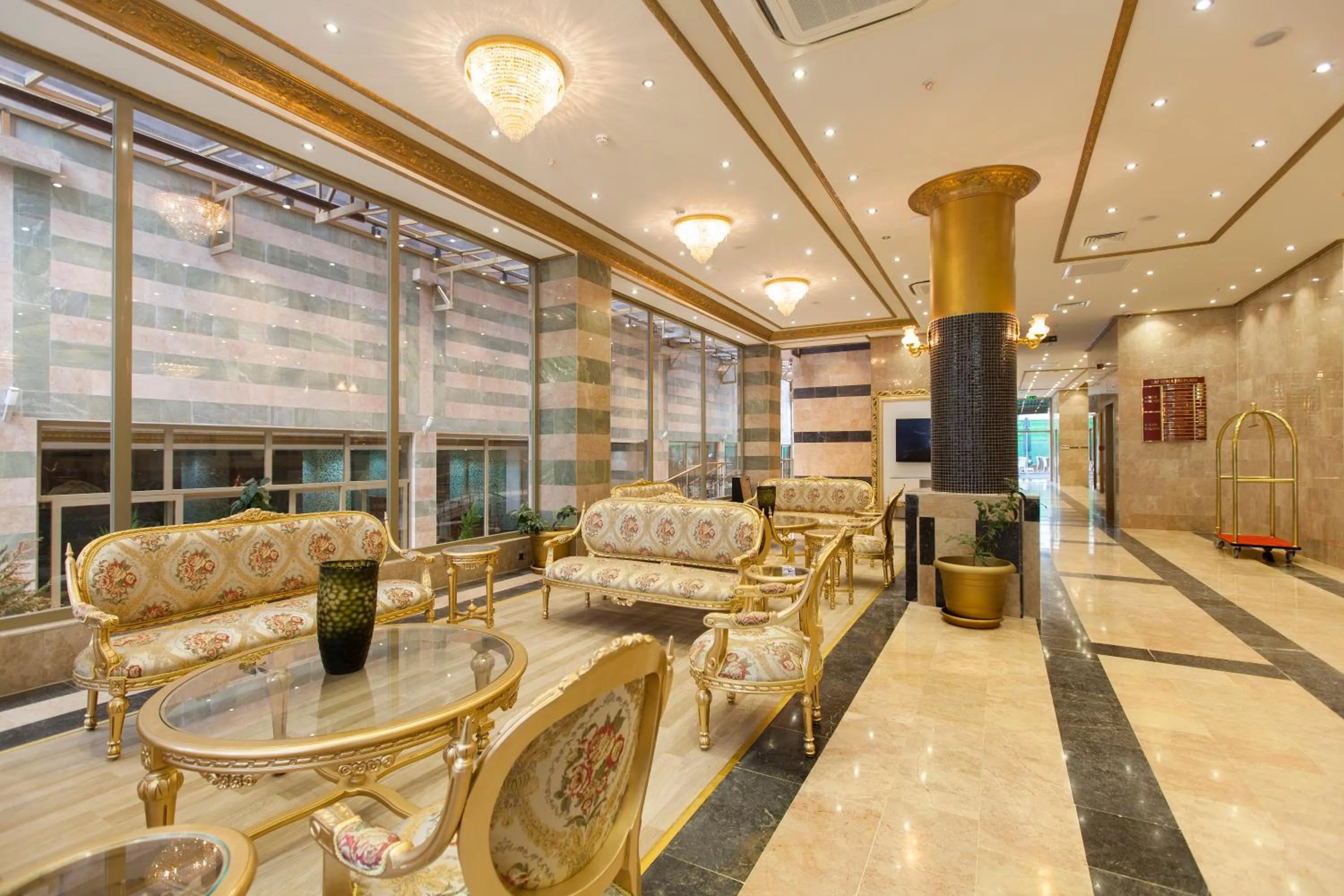 Lobby or reception in Alrazi Hotel