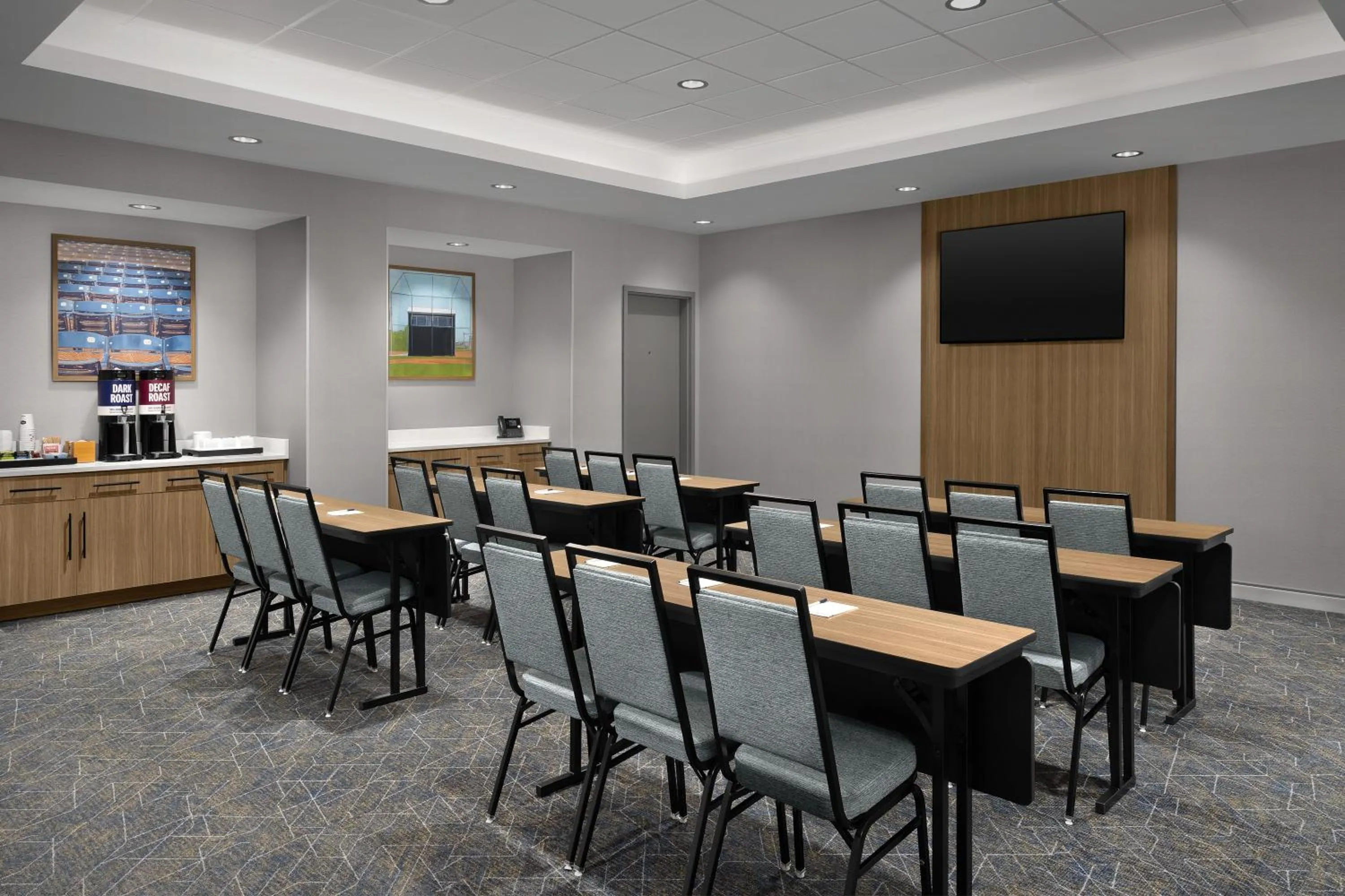 Meeting/conference room in Hampton Inn By Hilton Dexter
