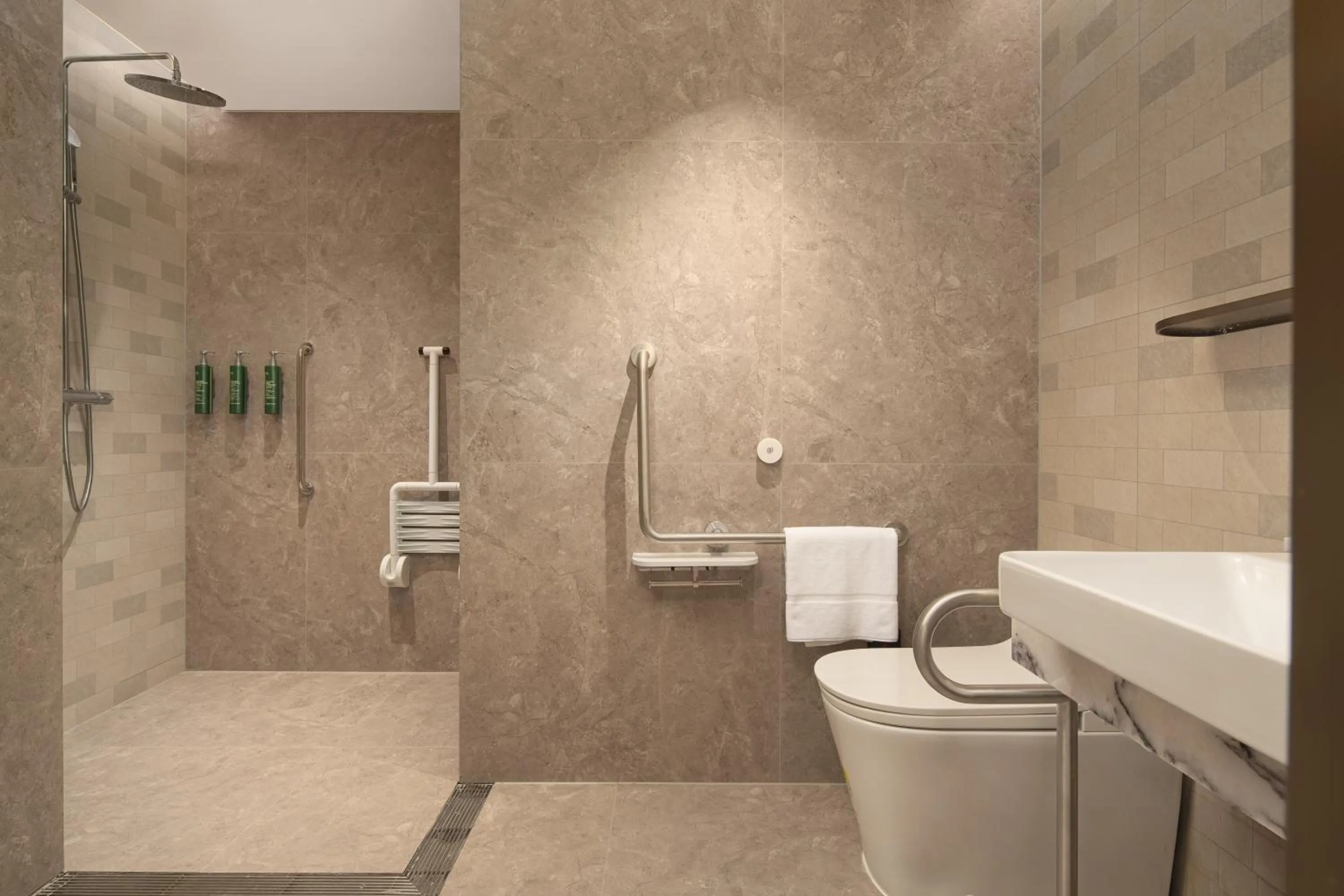 Toilet in Hilton Garden Inn Shaoxing Lu Xun Native Place