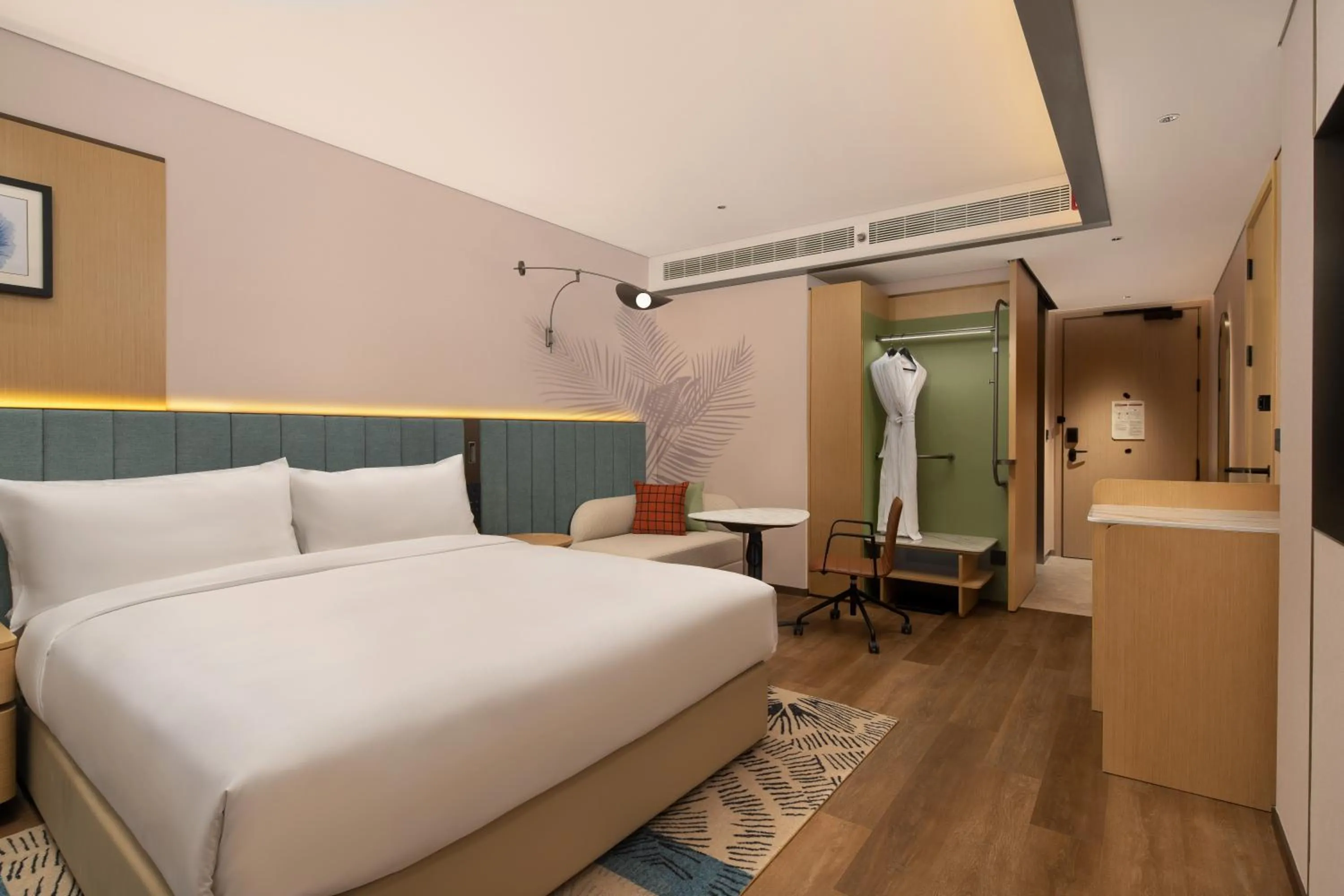 Photo of the whole room, Bed in Hilton Garden Inn Shaoxing Lu Xun Native Place