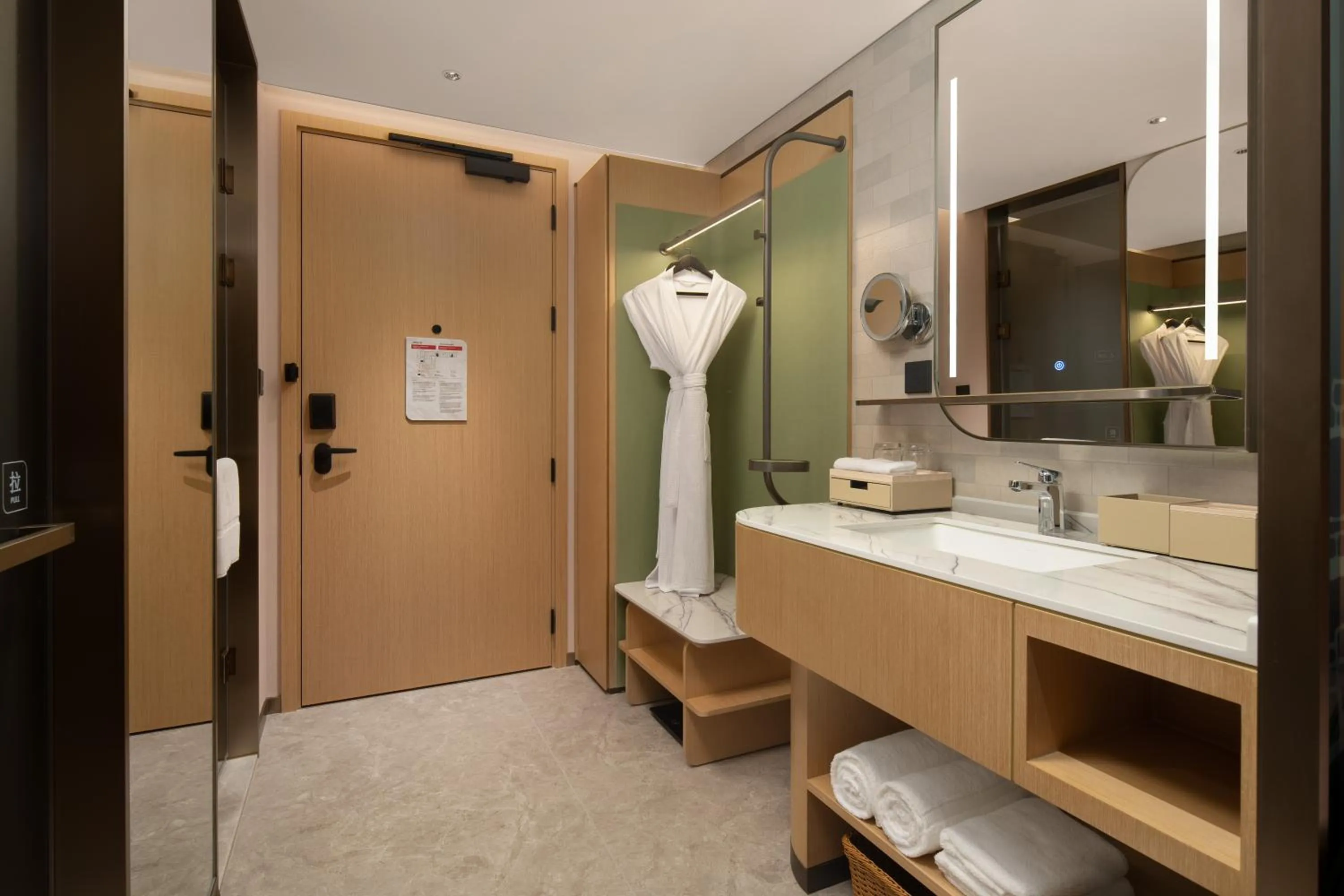wardrobe in Hilton Garden Inn Shaoxing Lu Xun Native Place