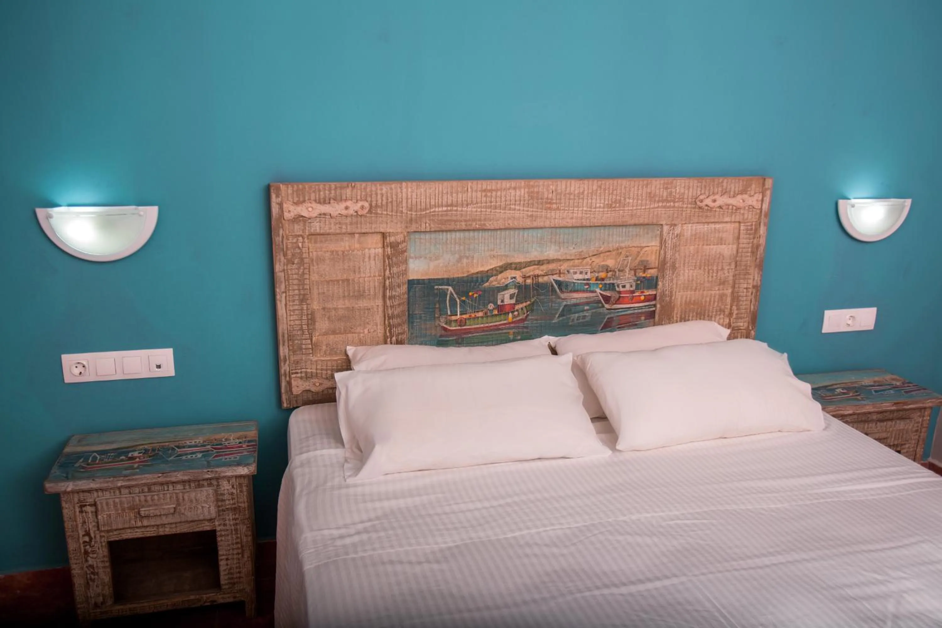 Bedroom, Bed in Sunshine Resort