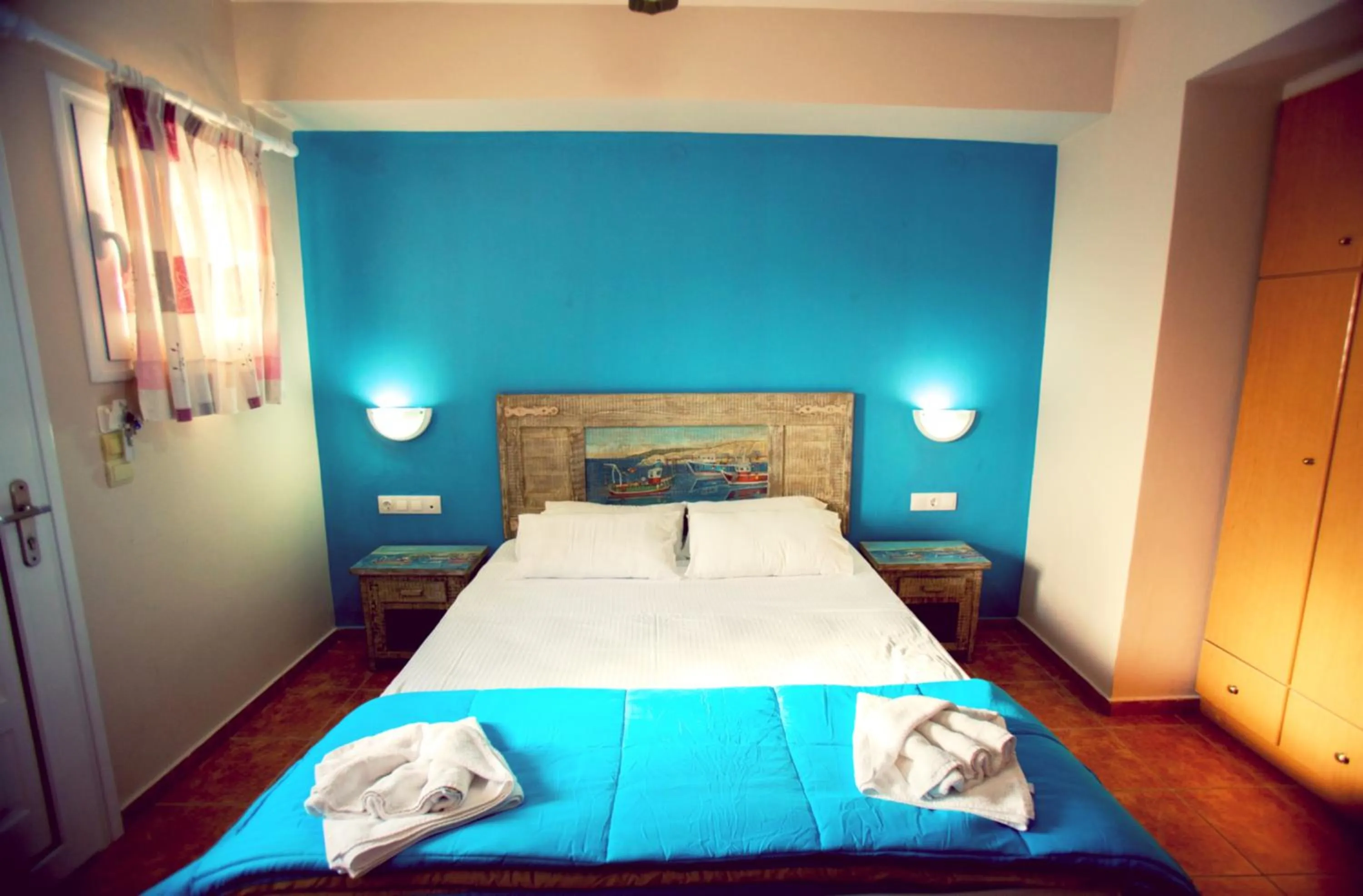 Photo of the whole room, Bed in Sunshine Resort