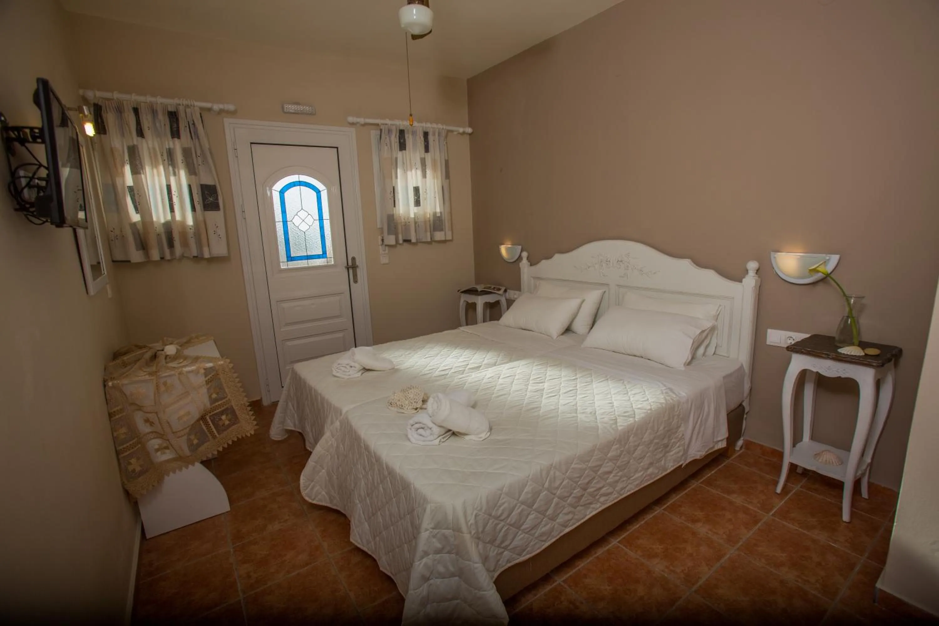 Photo of the whole room, Bed in Sunshine Resort