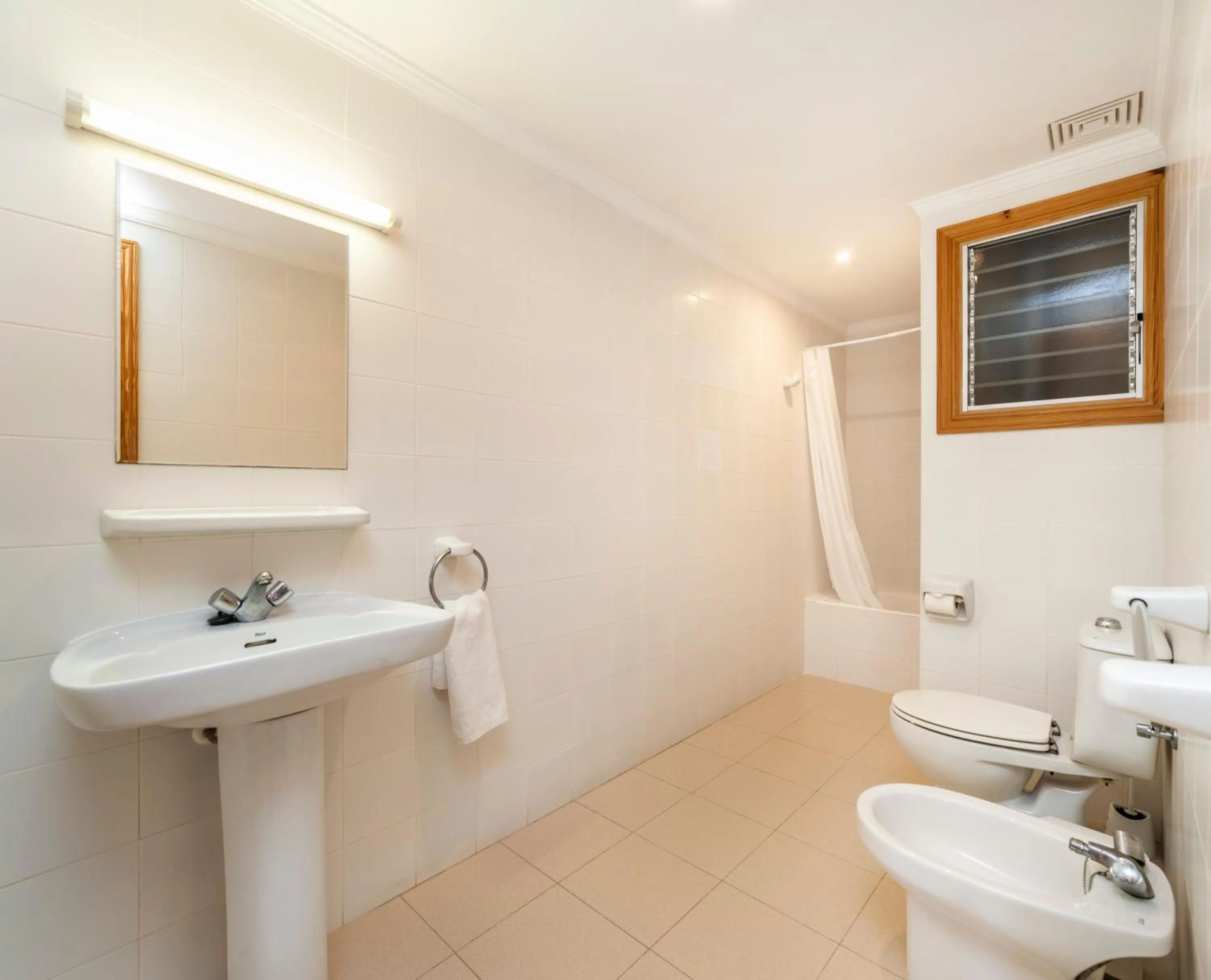 Shower in Apartamentos Charlys Can Picafort