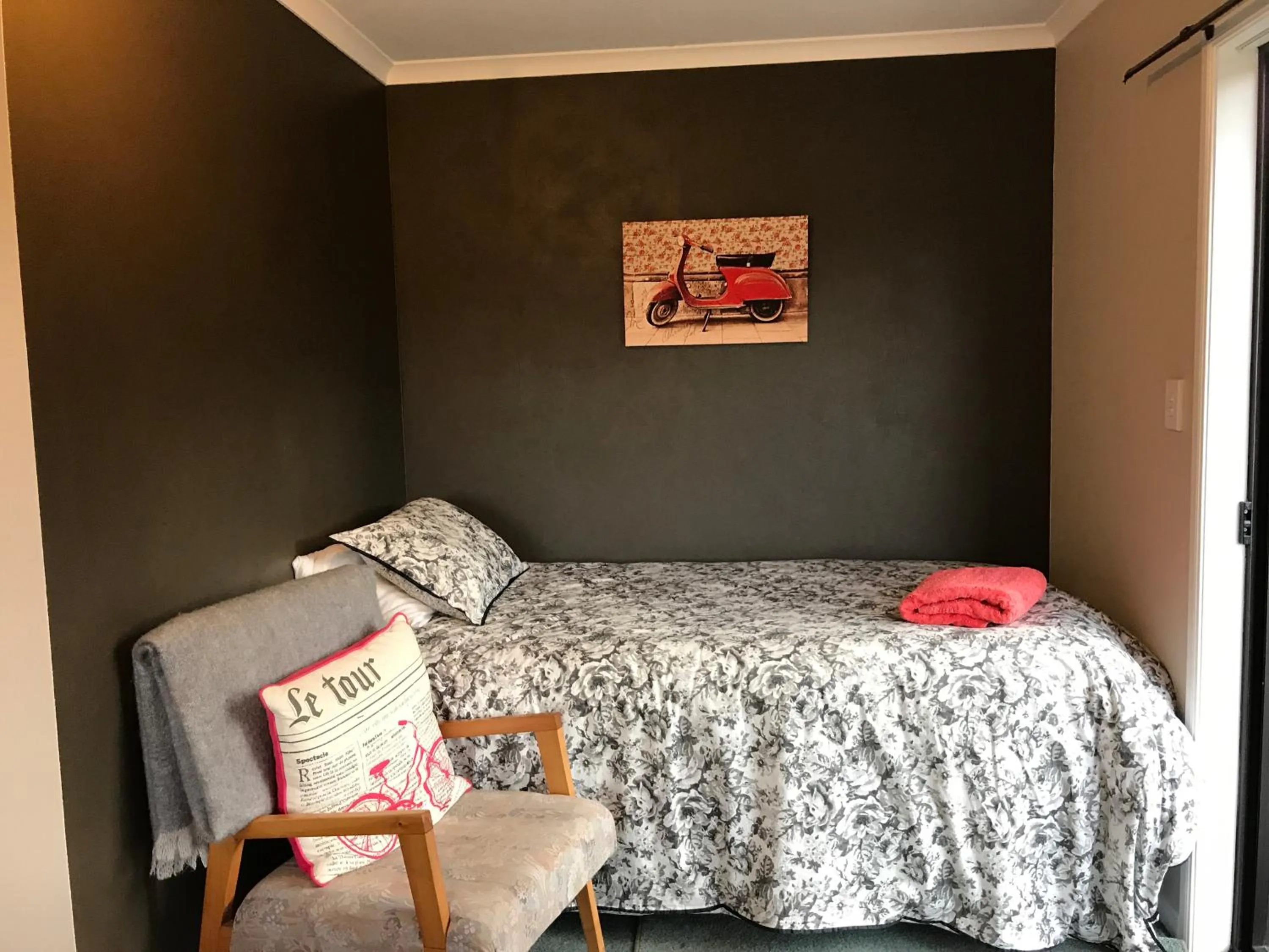 Bed in Trout 'n' Trail B&B