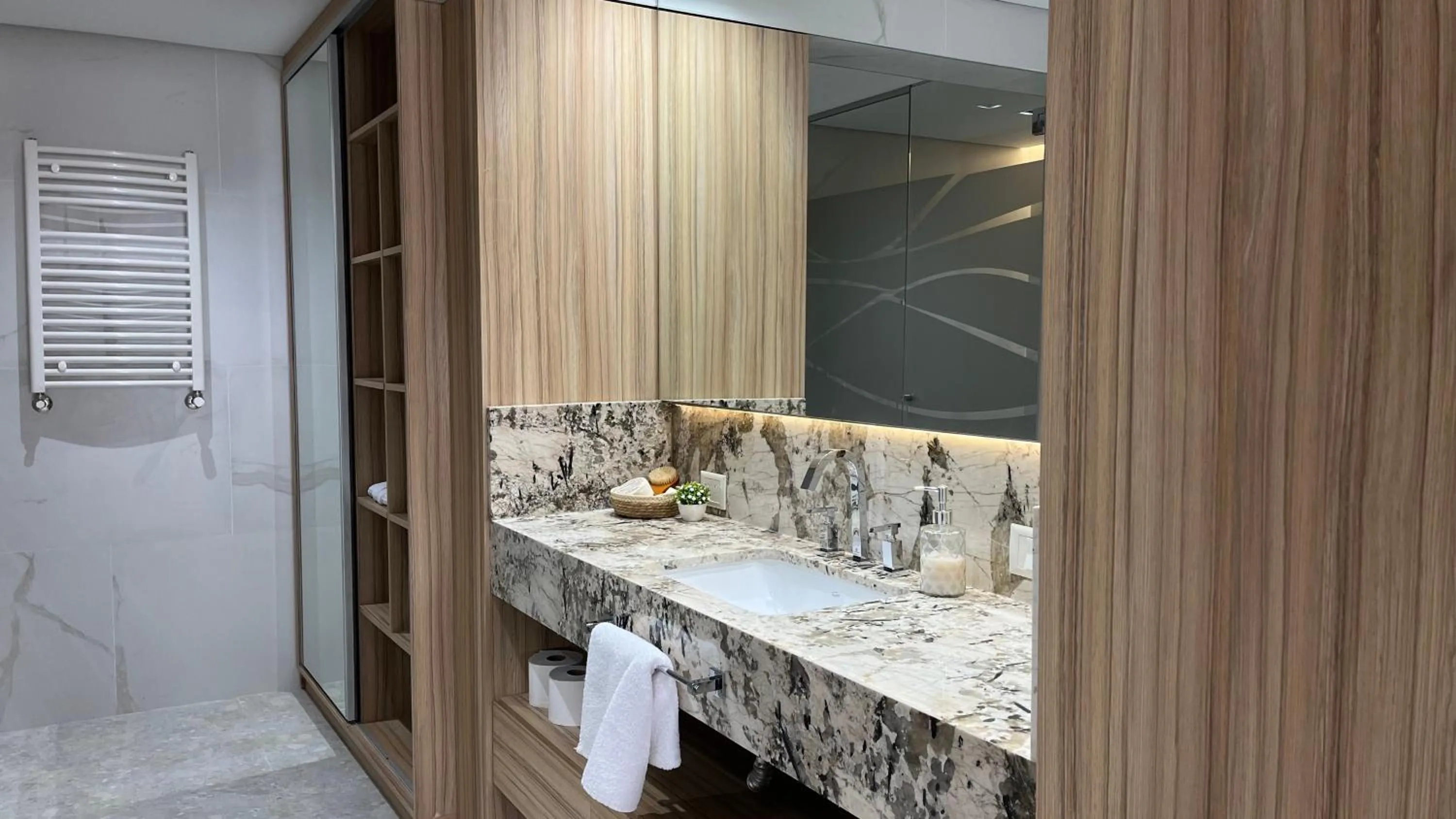 Bathroom in Empire Hotel Buenos Aires by HS