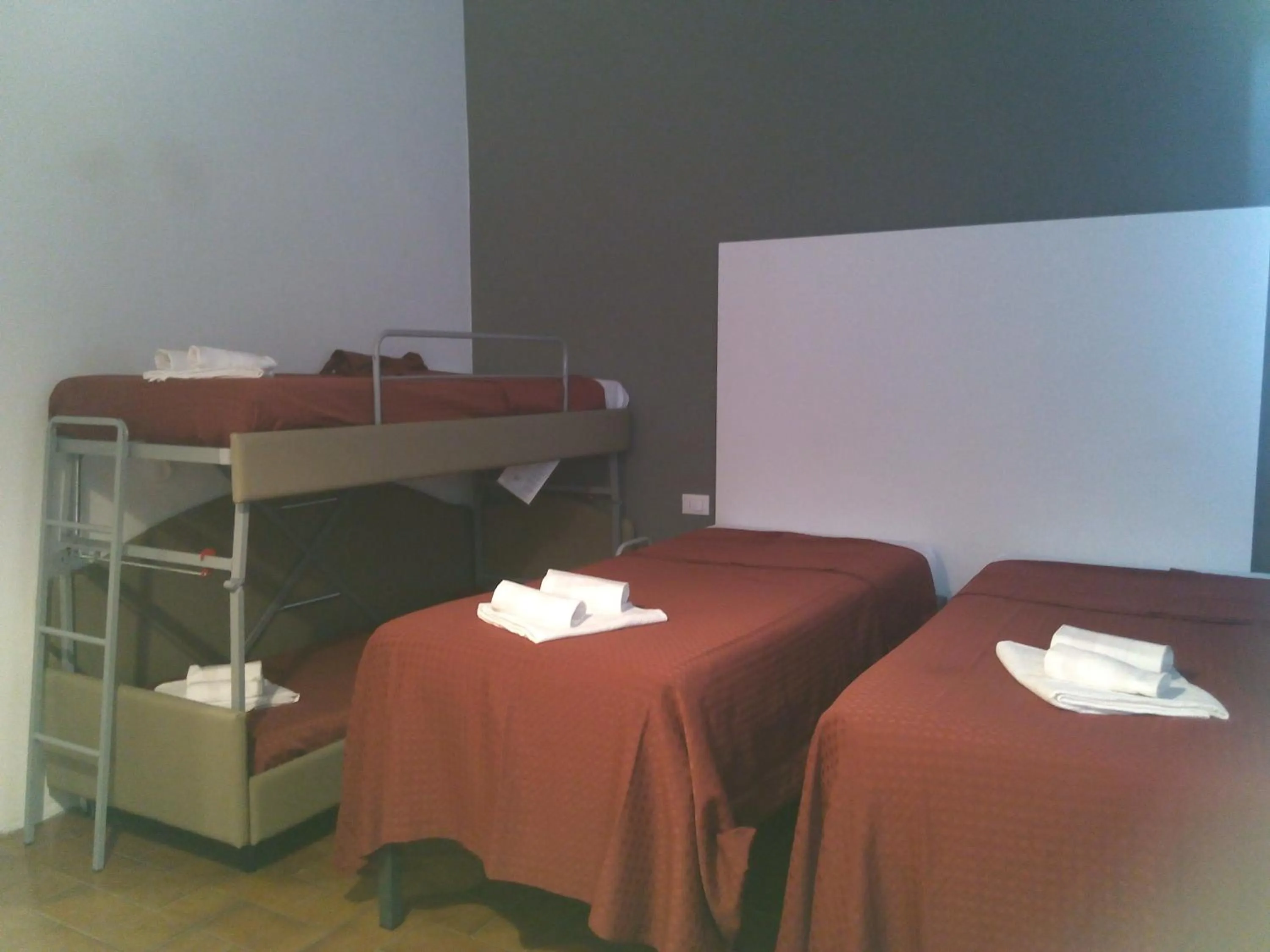 bunk bed in Hotel Piccola Firenze