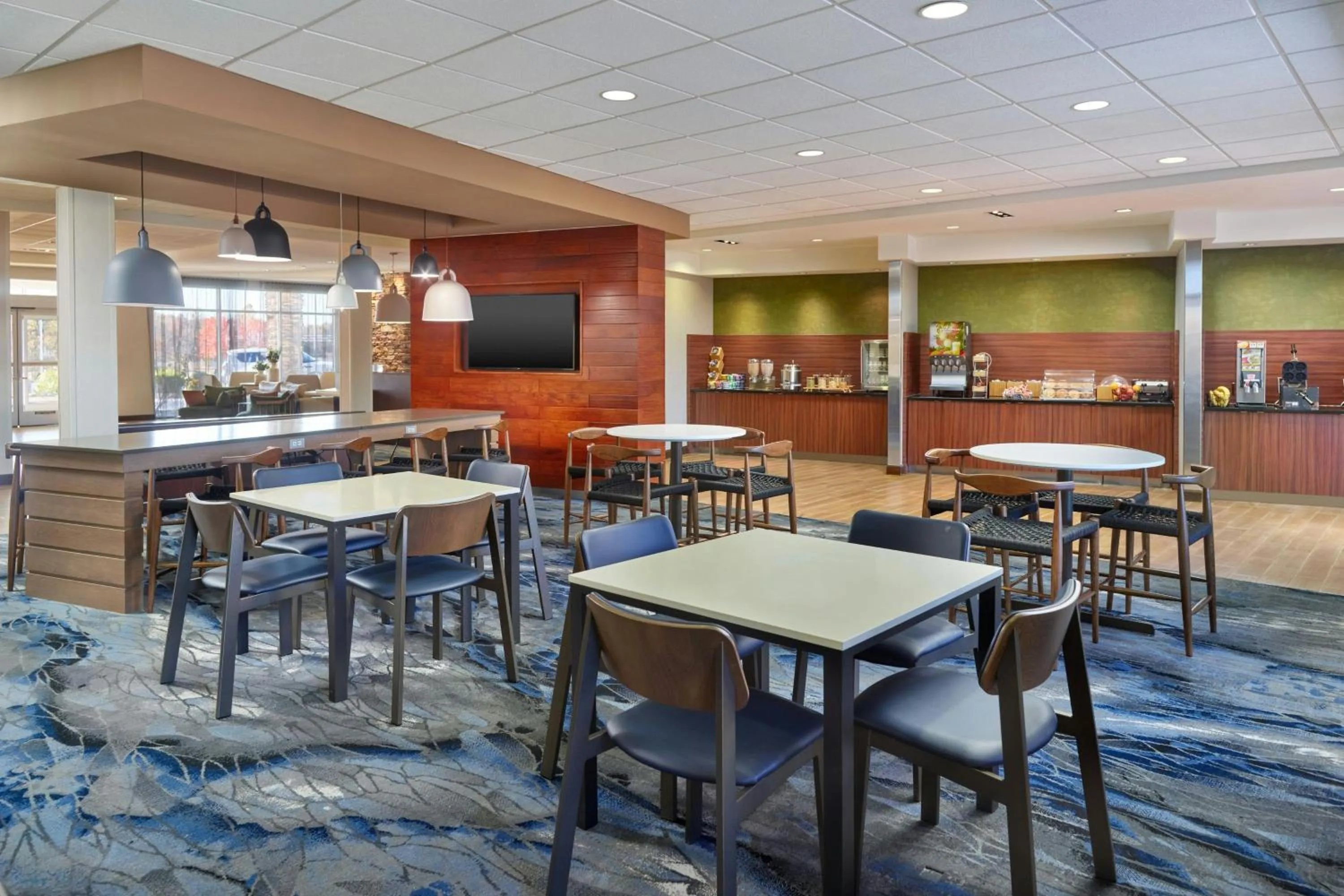 Breakfast in Fairfield Inn & Suites by Marriott Jackson