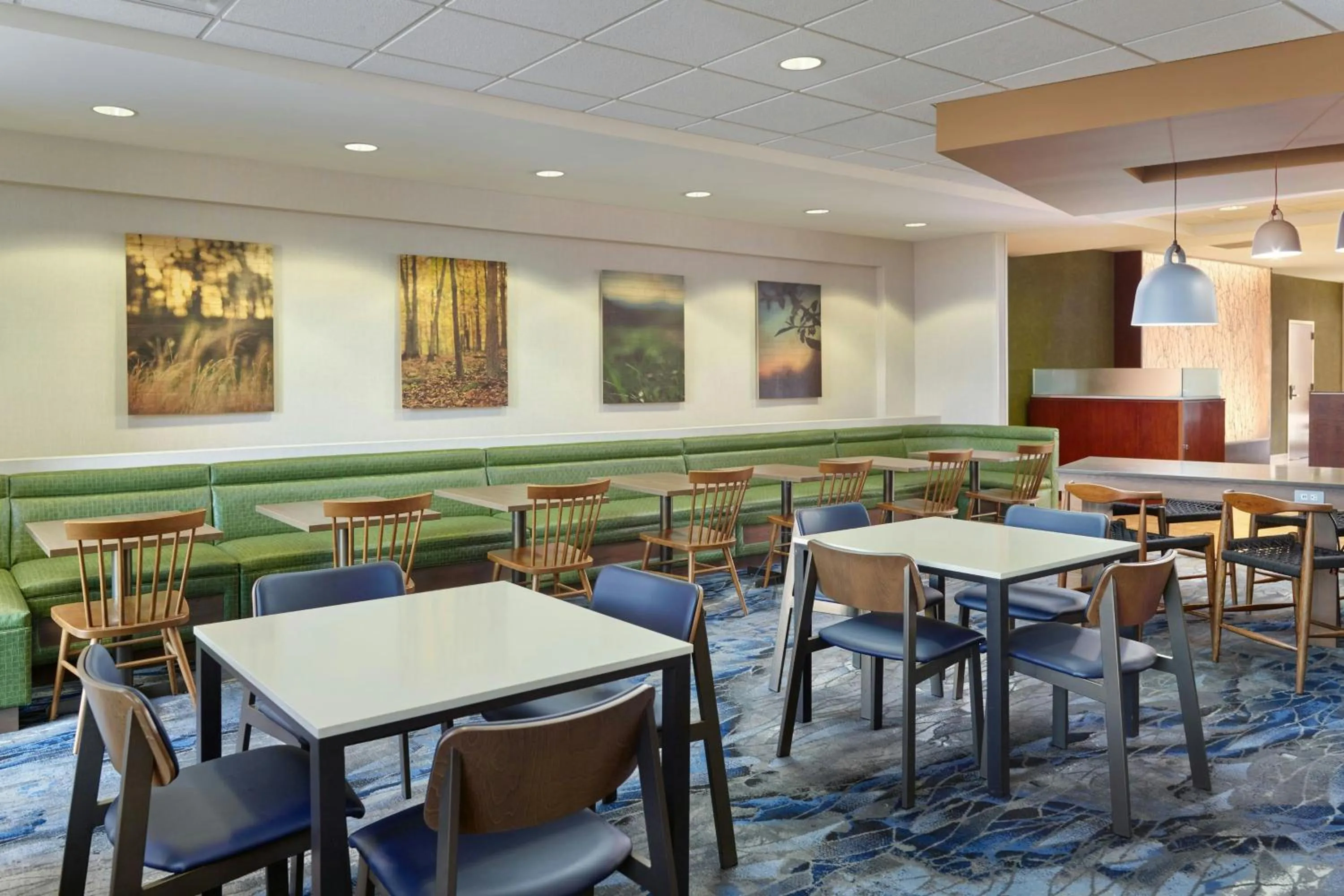 Breakfast in Fairfield Inn & Suites by Marriott Jackson