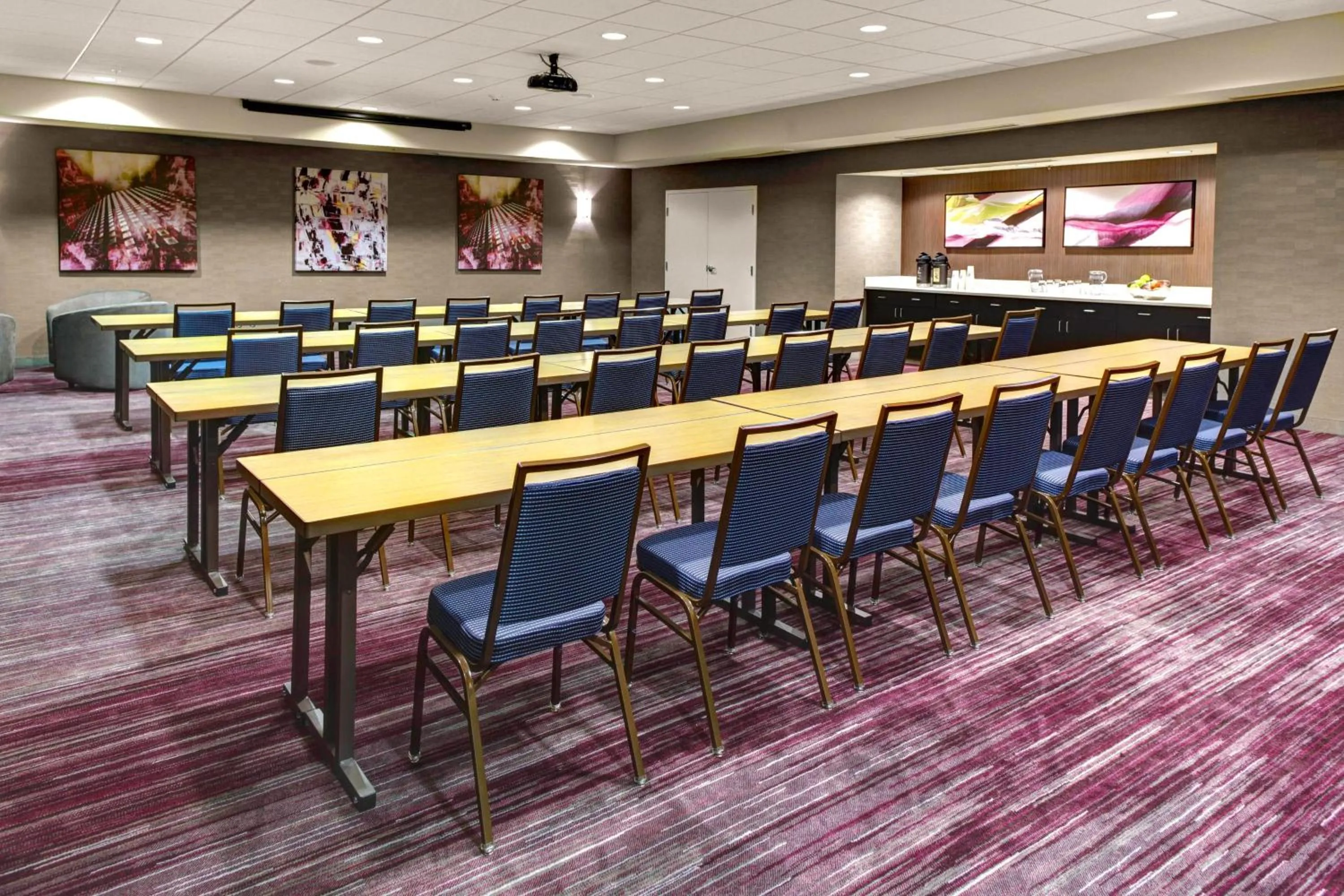 Meeting/conference room in Courtyard by Marriott New Orleans Westbank/Gretna