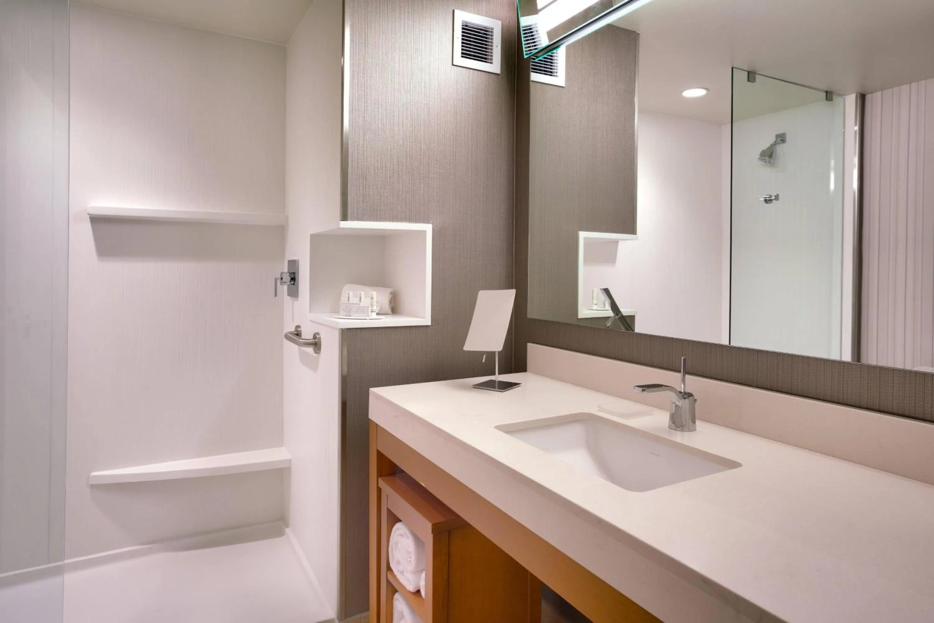 Bathroom in Courtyard by Marriott Salt Lake City Downtown