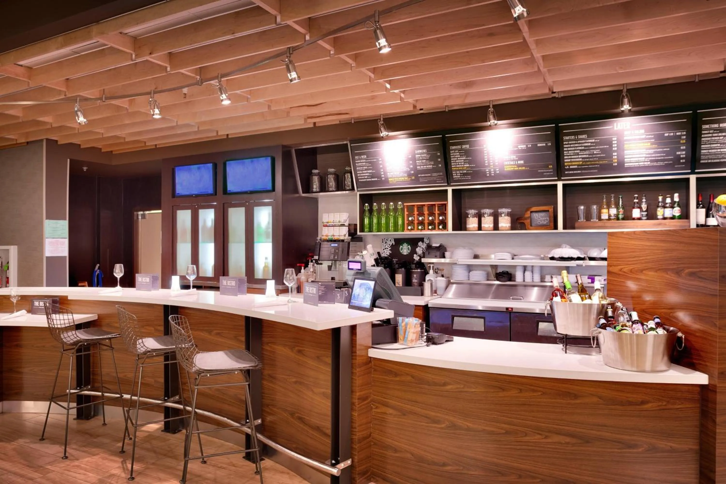 Lounge or bar in Courtyard by Marriott Salt Lake City Downtown