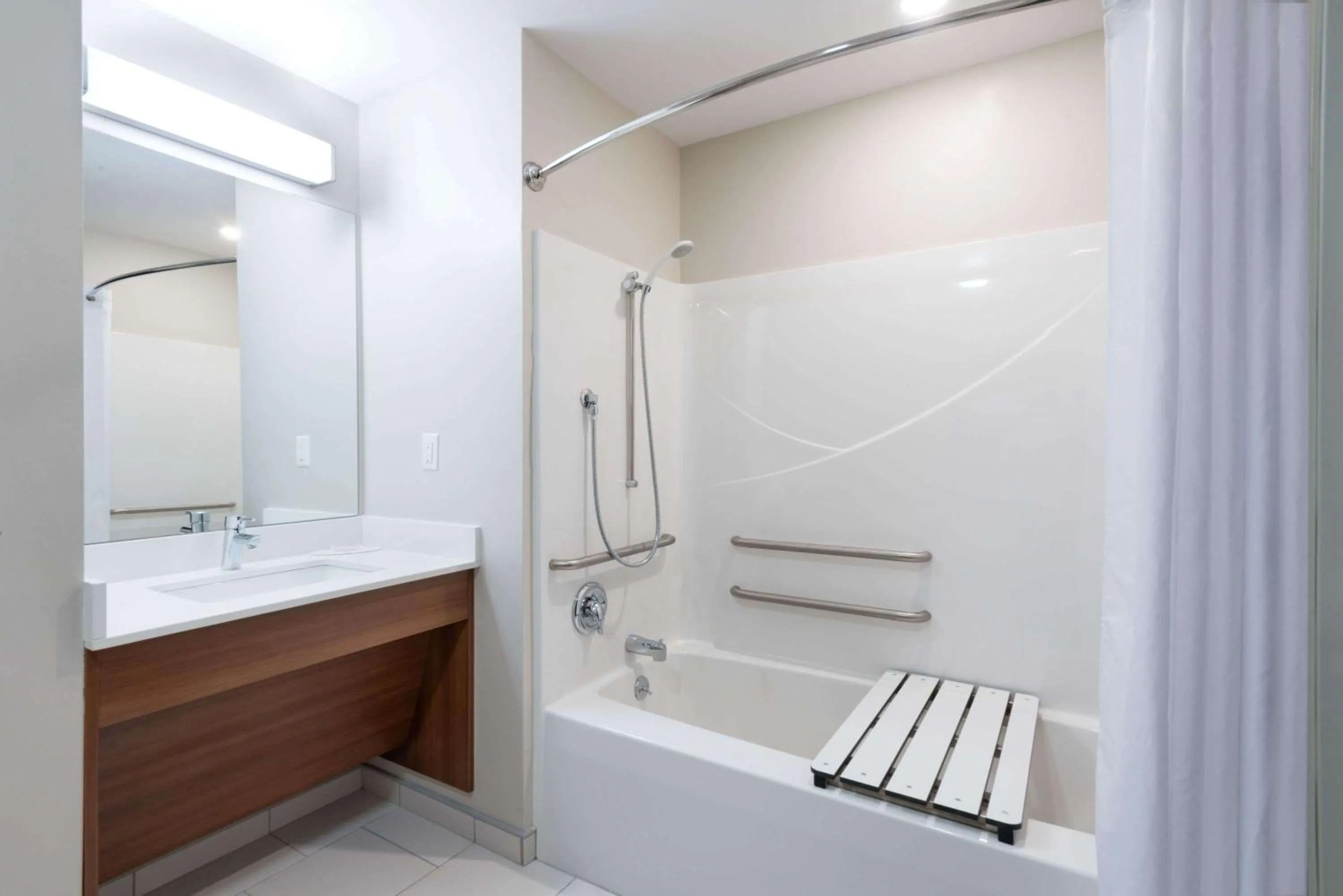 Photo of the whole room in Microtel Inn & Suites Windham