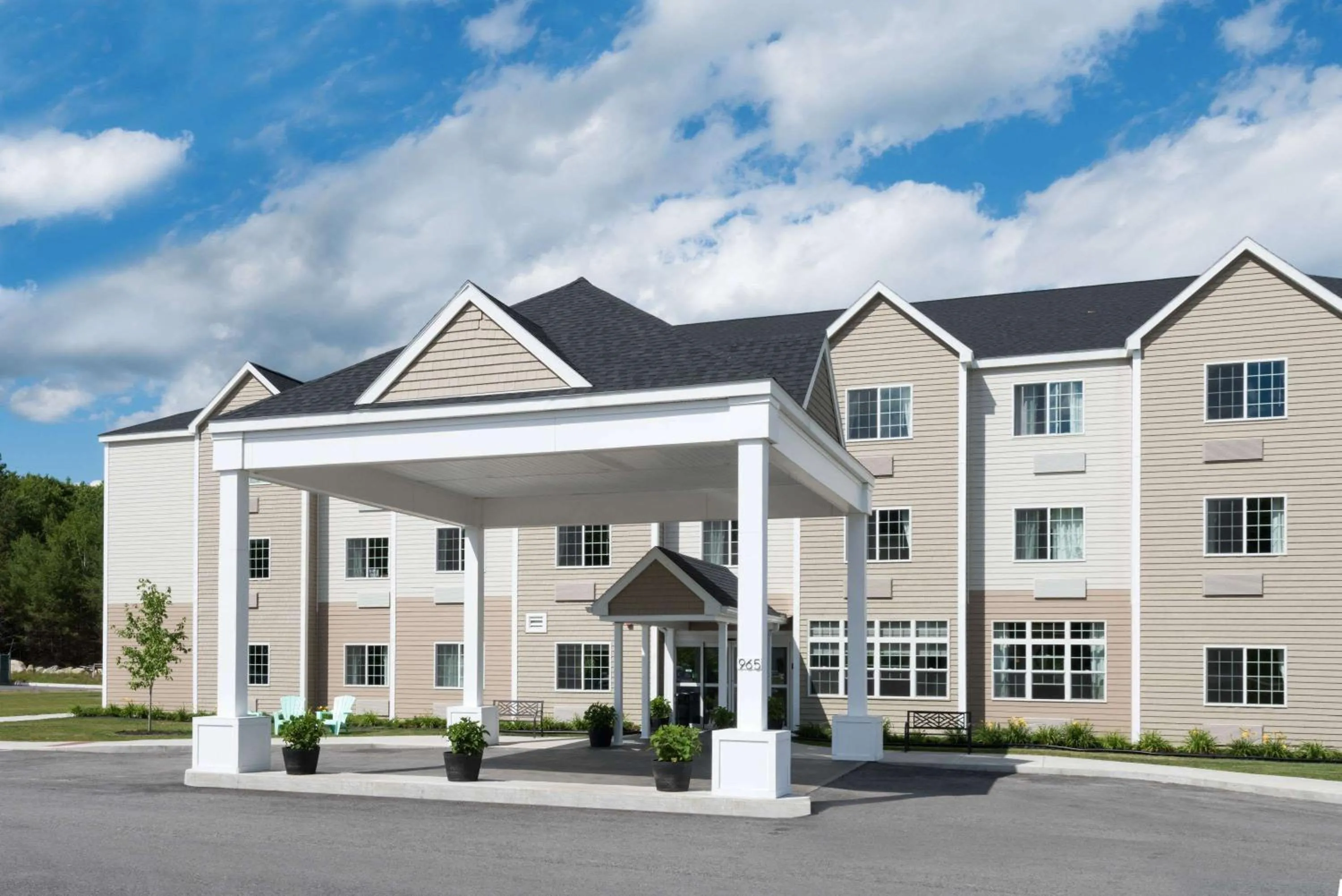 Property building in Microtel Inn & Suites Windham