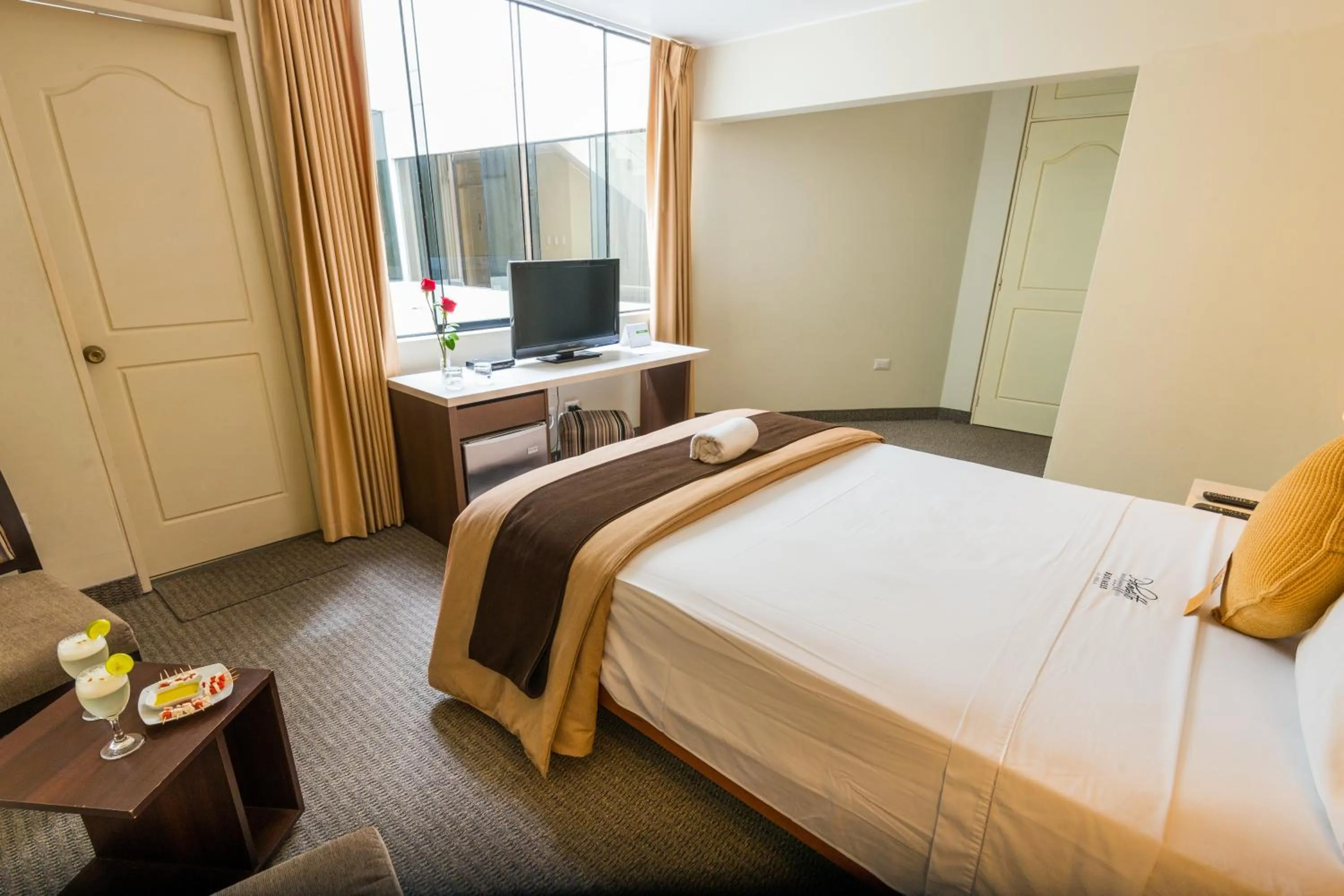 Photo of the whole room, Bed in Palmetto Hotel Business La Perla