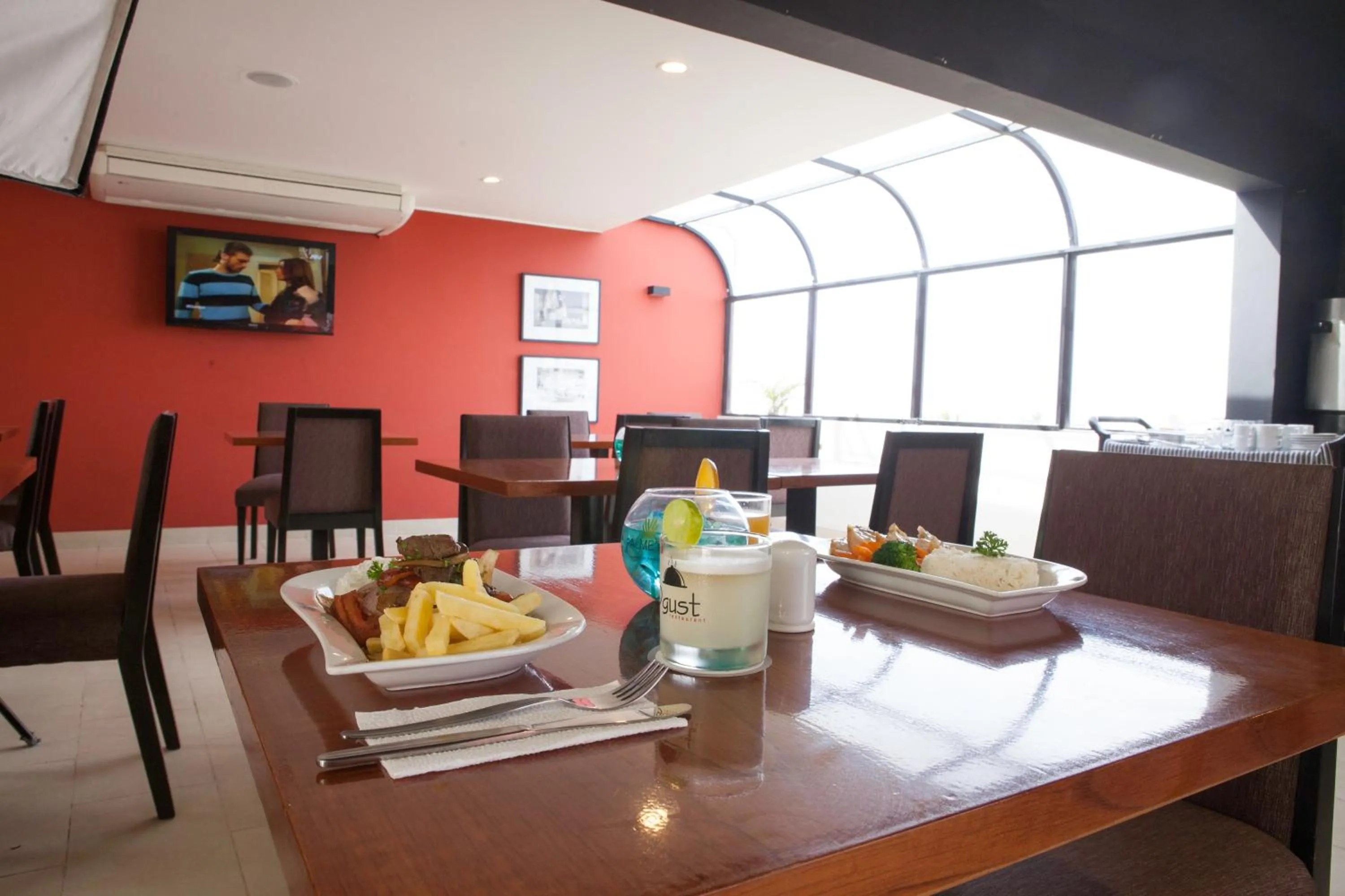 Restaurant/places to eat in Palmetto Hotel Business La Perla