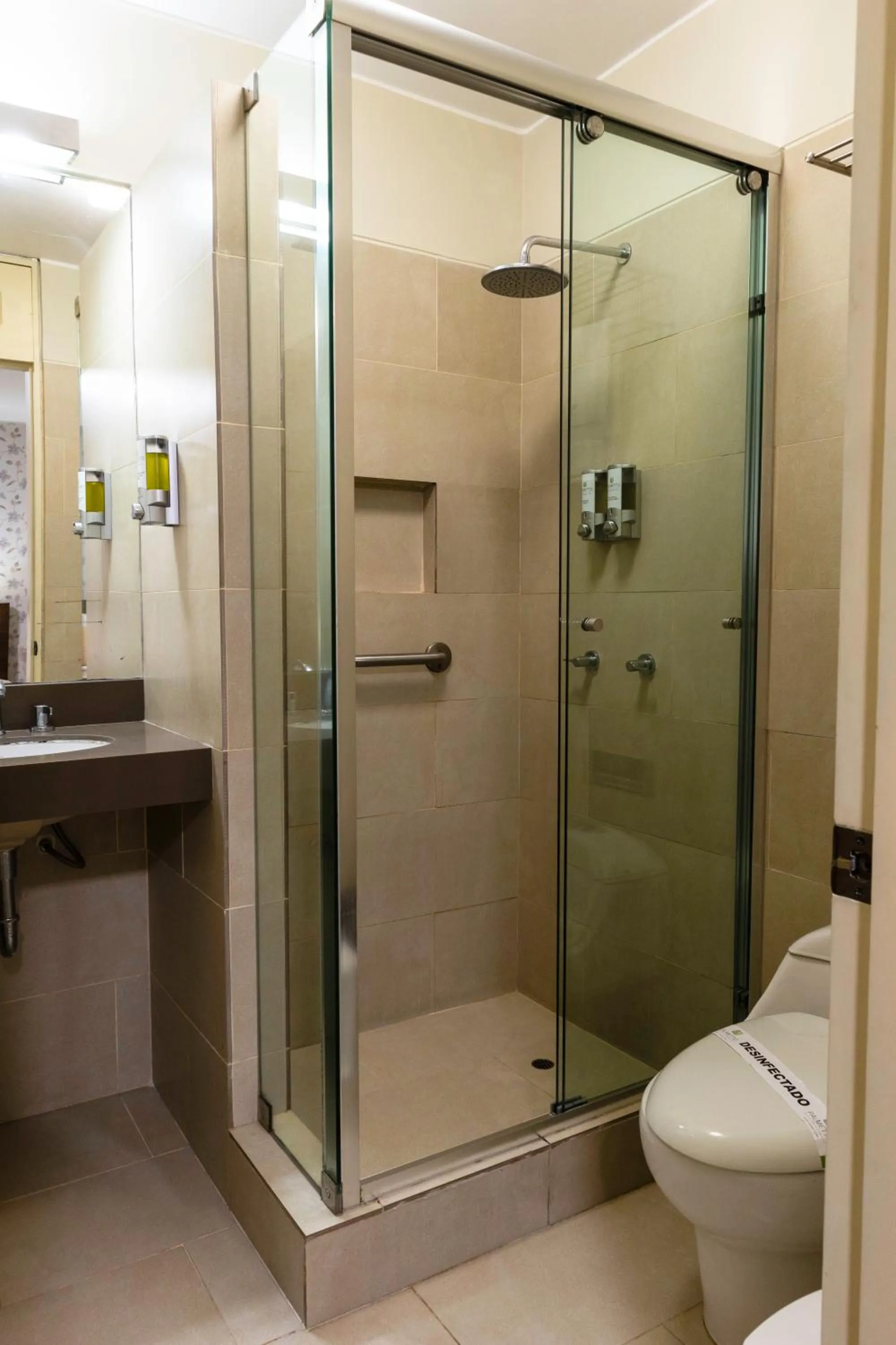 Bathroom in Palmetto Hotel Business La Perla