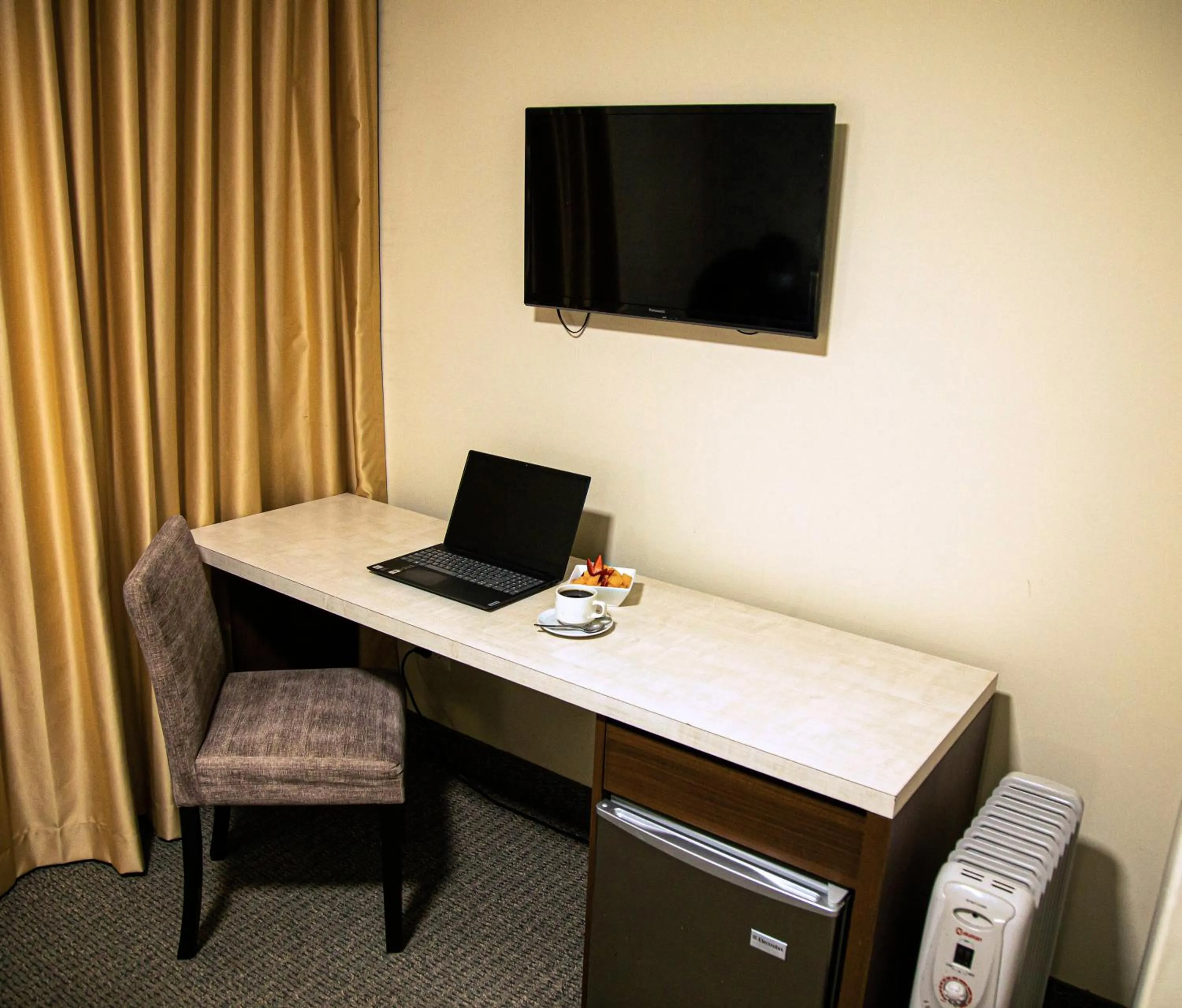 oven in Palmetto Hotel Business La Perla