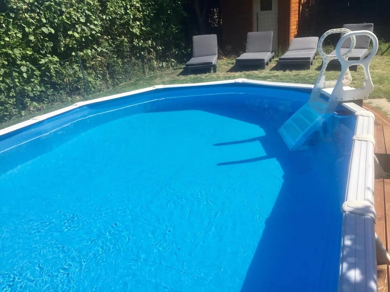 Pool view in Les Maitres Sonneurs