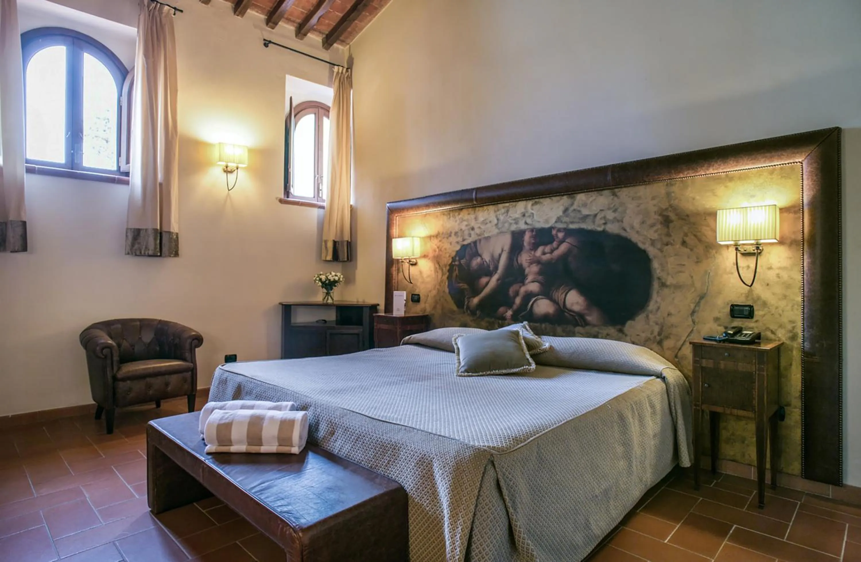 Coffee/tea facilities, Bed in Villa Campomaggio Resort & SPA