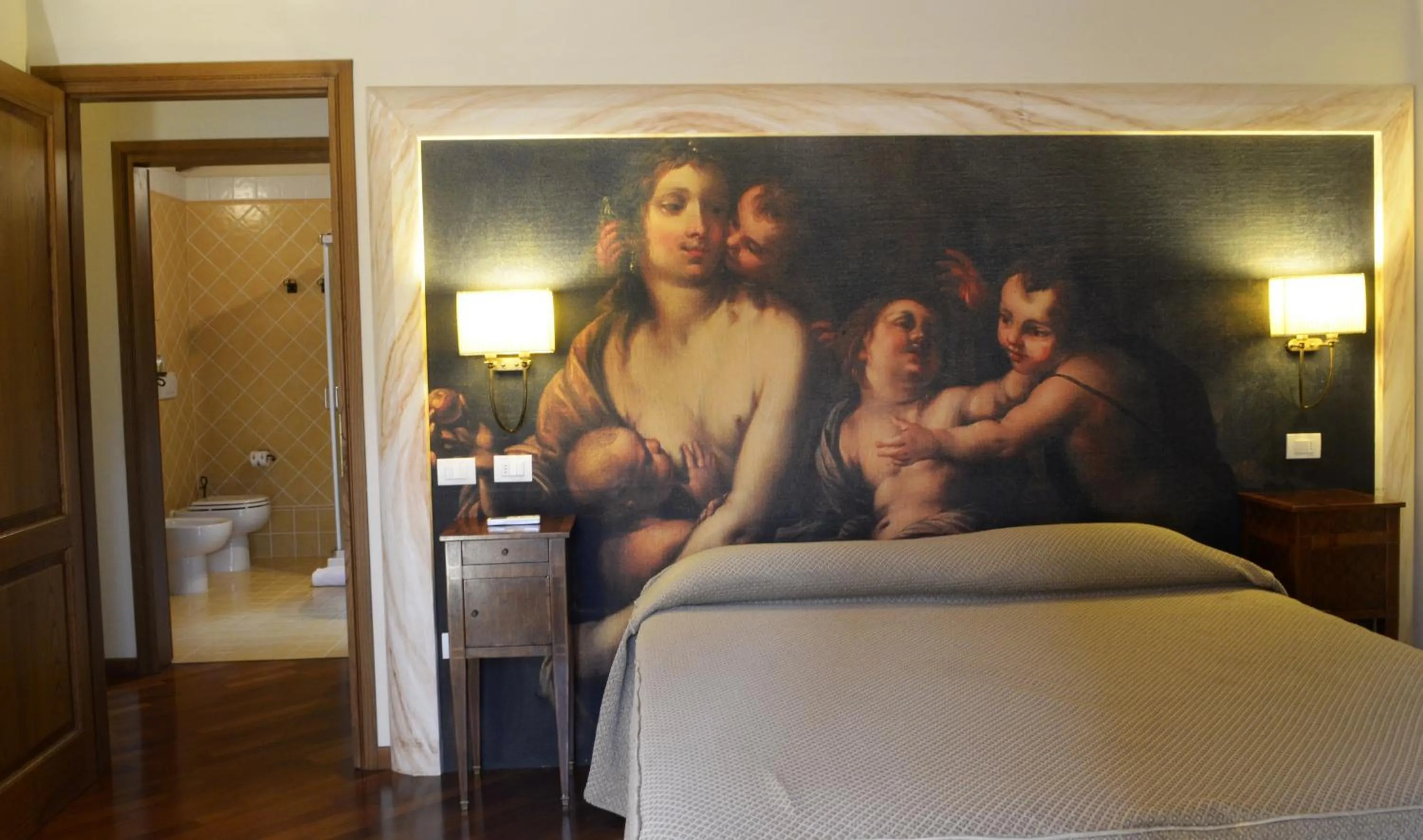 Bedroom, Bed in Villa Campomaggio Resort & SPA