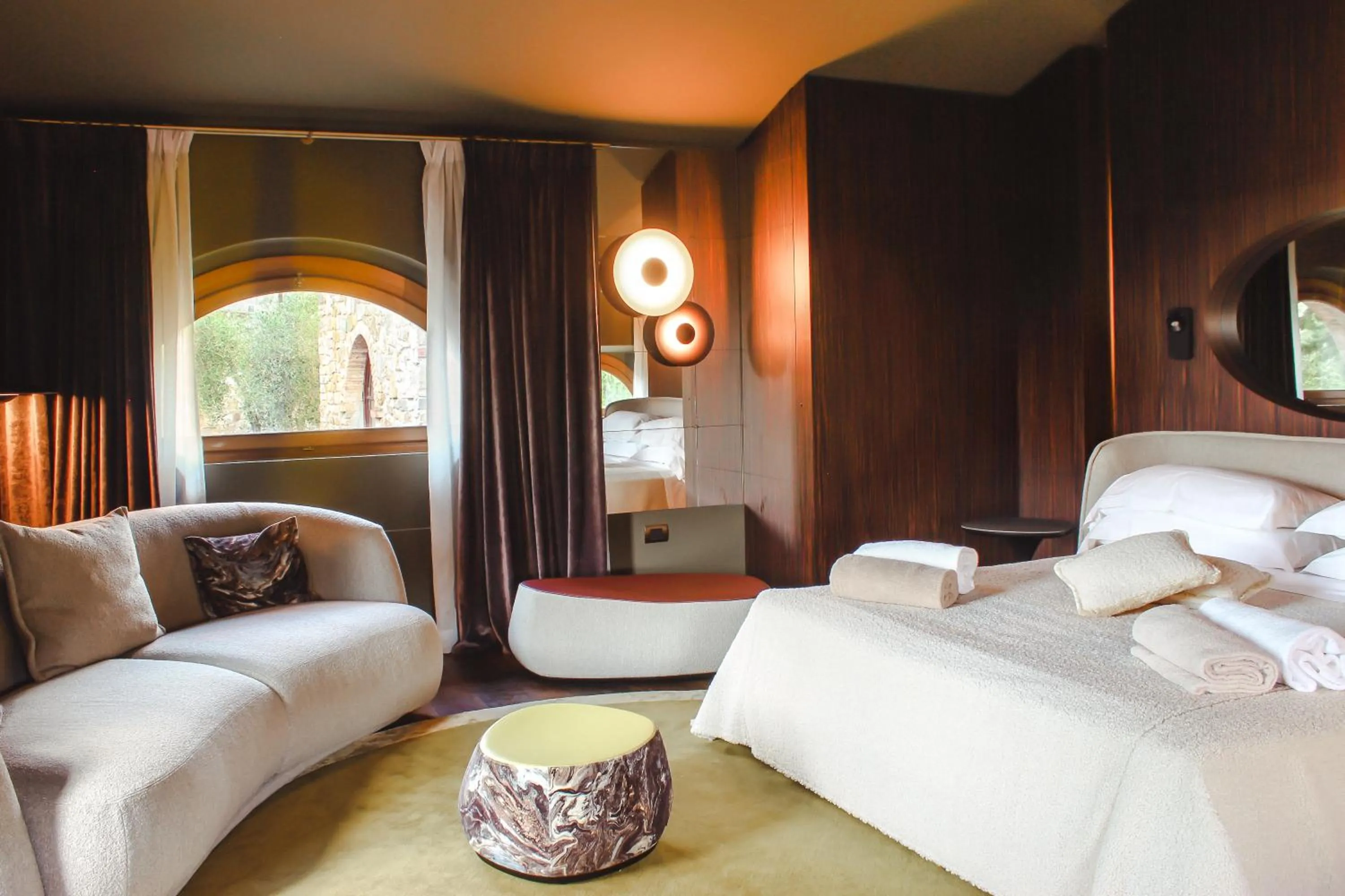 Bed in Villa Campomaggio Resort & SPA