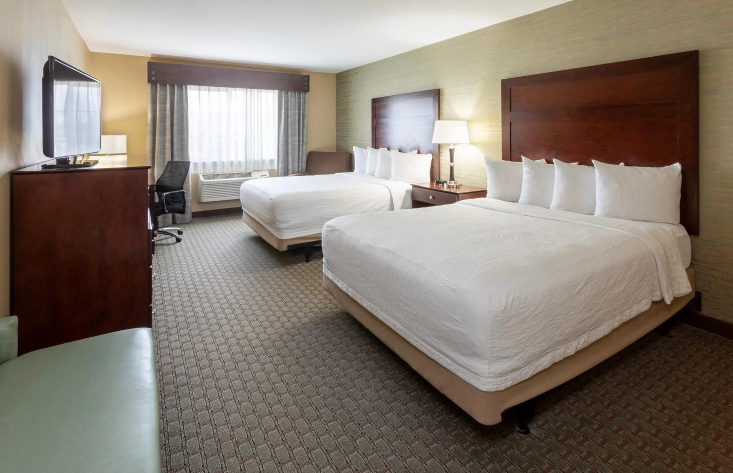 TV and multimedia, Bed in GrandStay Hotel & Suites - Morris