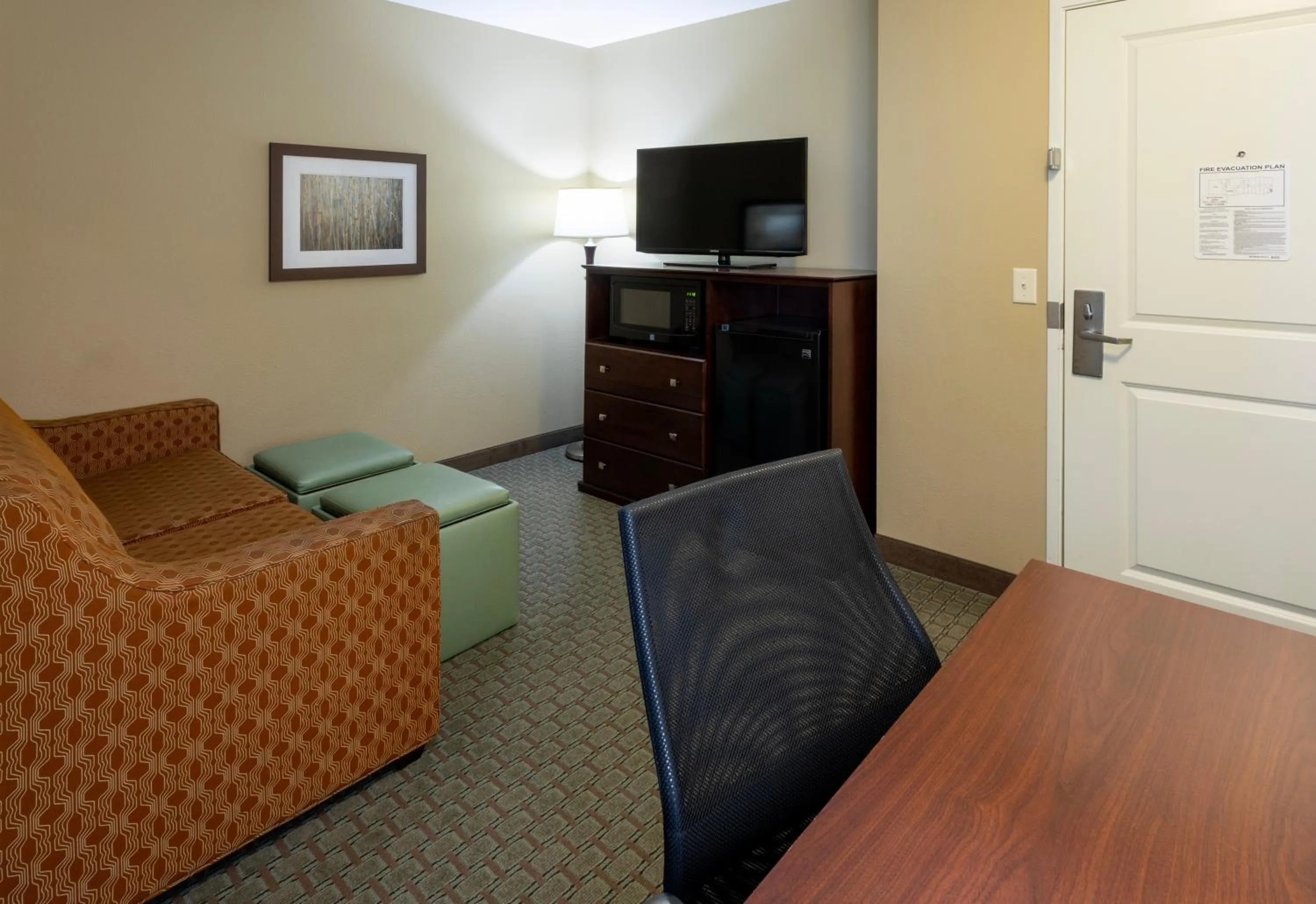 Living room in GrandStay Hotel & Suites - Morris