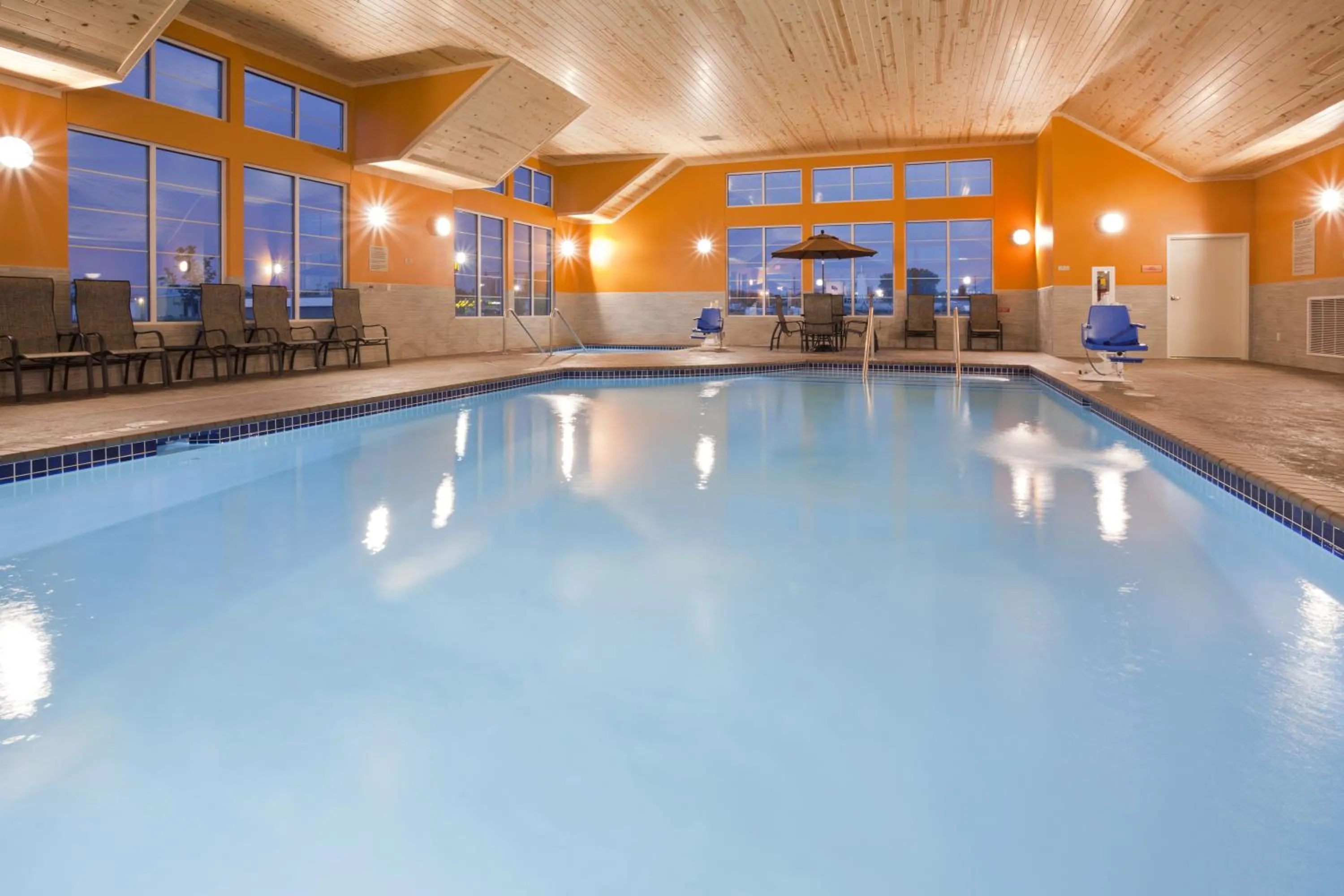 Swimming pool in GrandStay Hotel & Suites - Morris