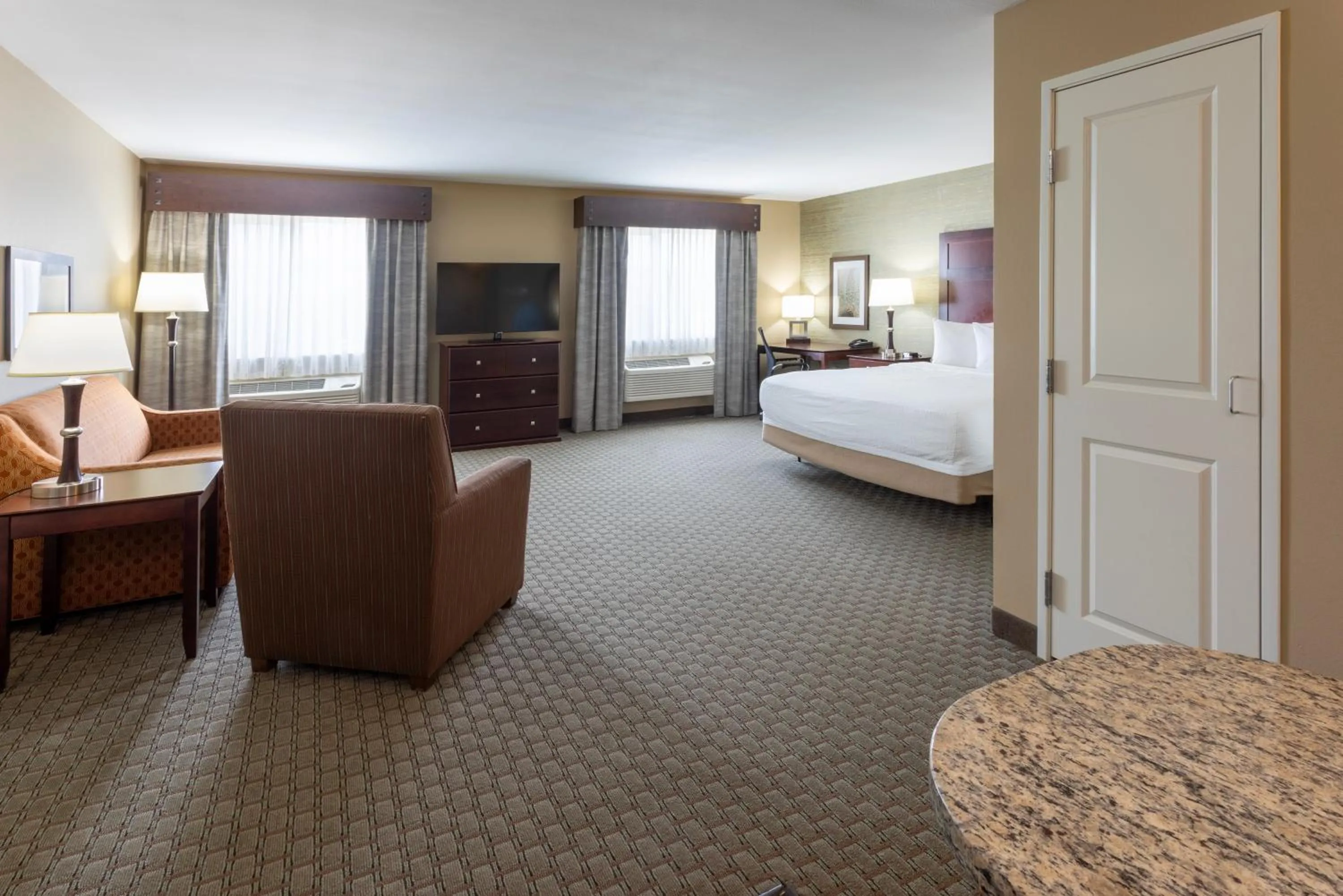 TV and multimedia, Bed in GrandStay Hotel & Suites - Morris