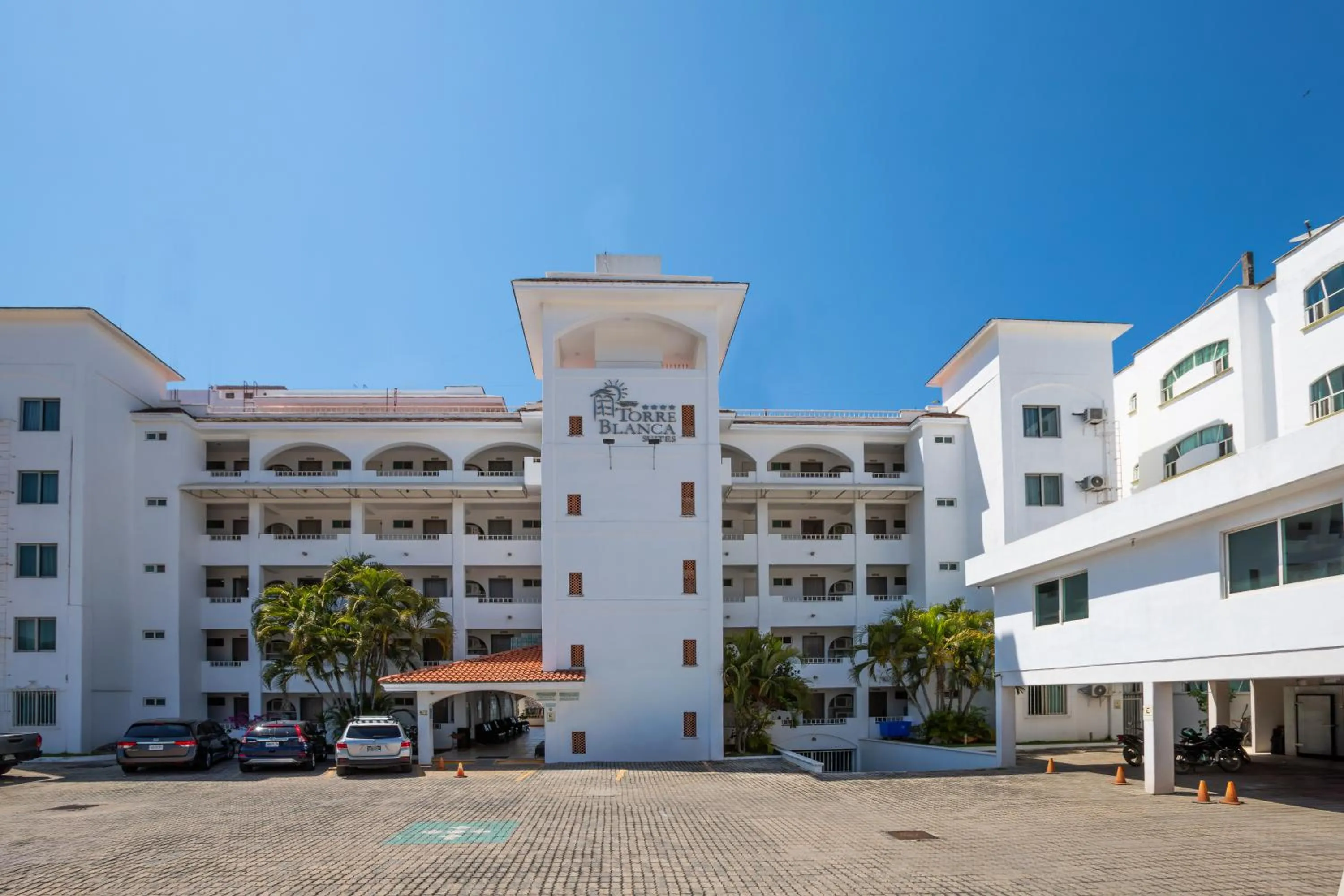 Property building in Torreblanca Beach Hotel and Suites Guayabitos - Desayuno y Comida Incluido